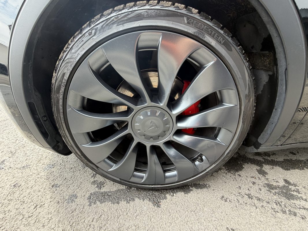 Tesla Model Y PERFORMANCE