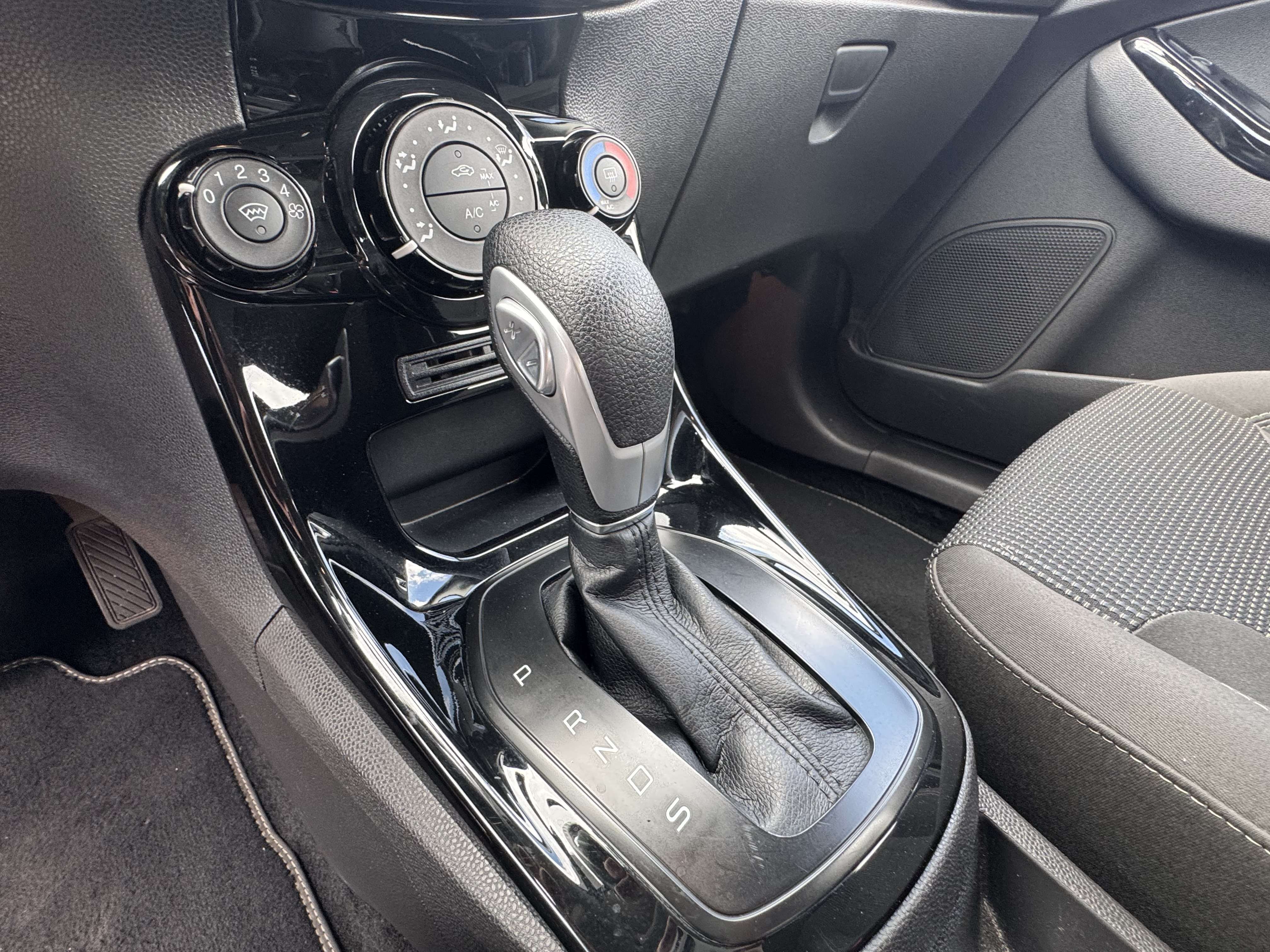 Ford Fiesta Fiesta 1.0 EcoBoost Titanium*BOITE AUTO*CARNET*CLI