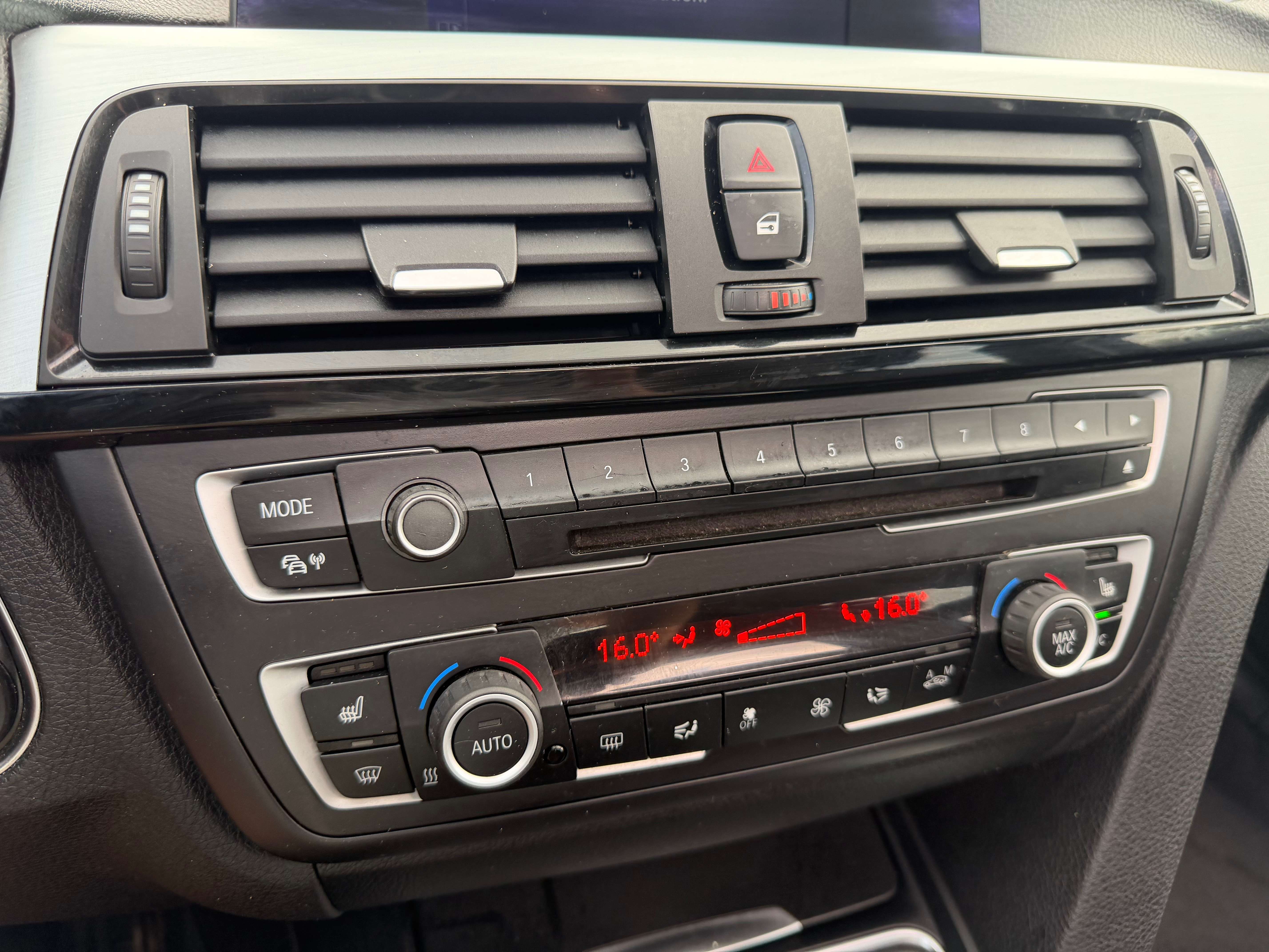 BMW 320 d X-Drive Touring - SportLine - Toit Pano - Cuir