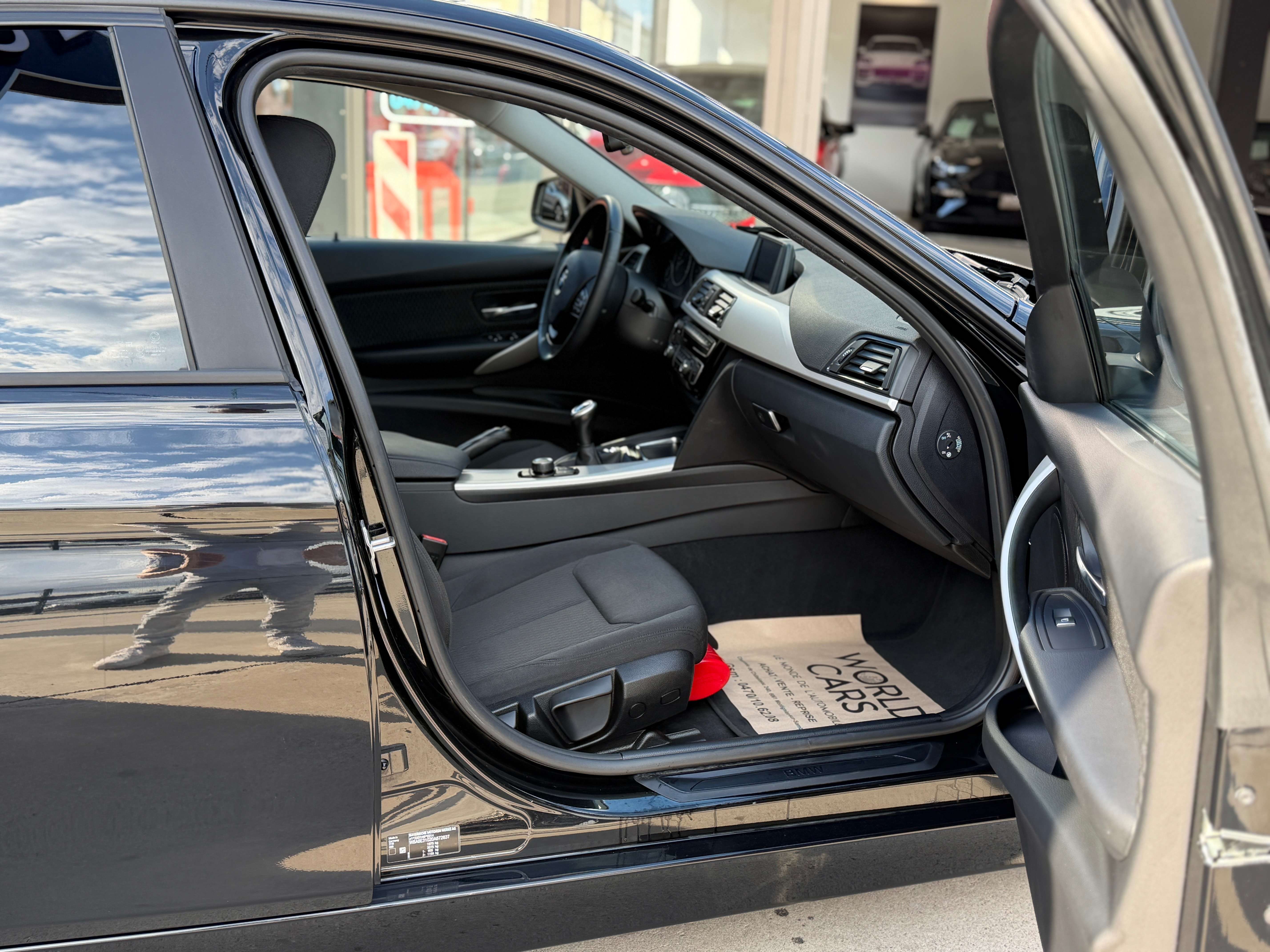 BMW 318 318i BUSINESS EDITION - BOITE MANU - PARK ASSIST - GARANTIE 12 MOIS