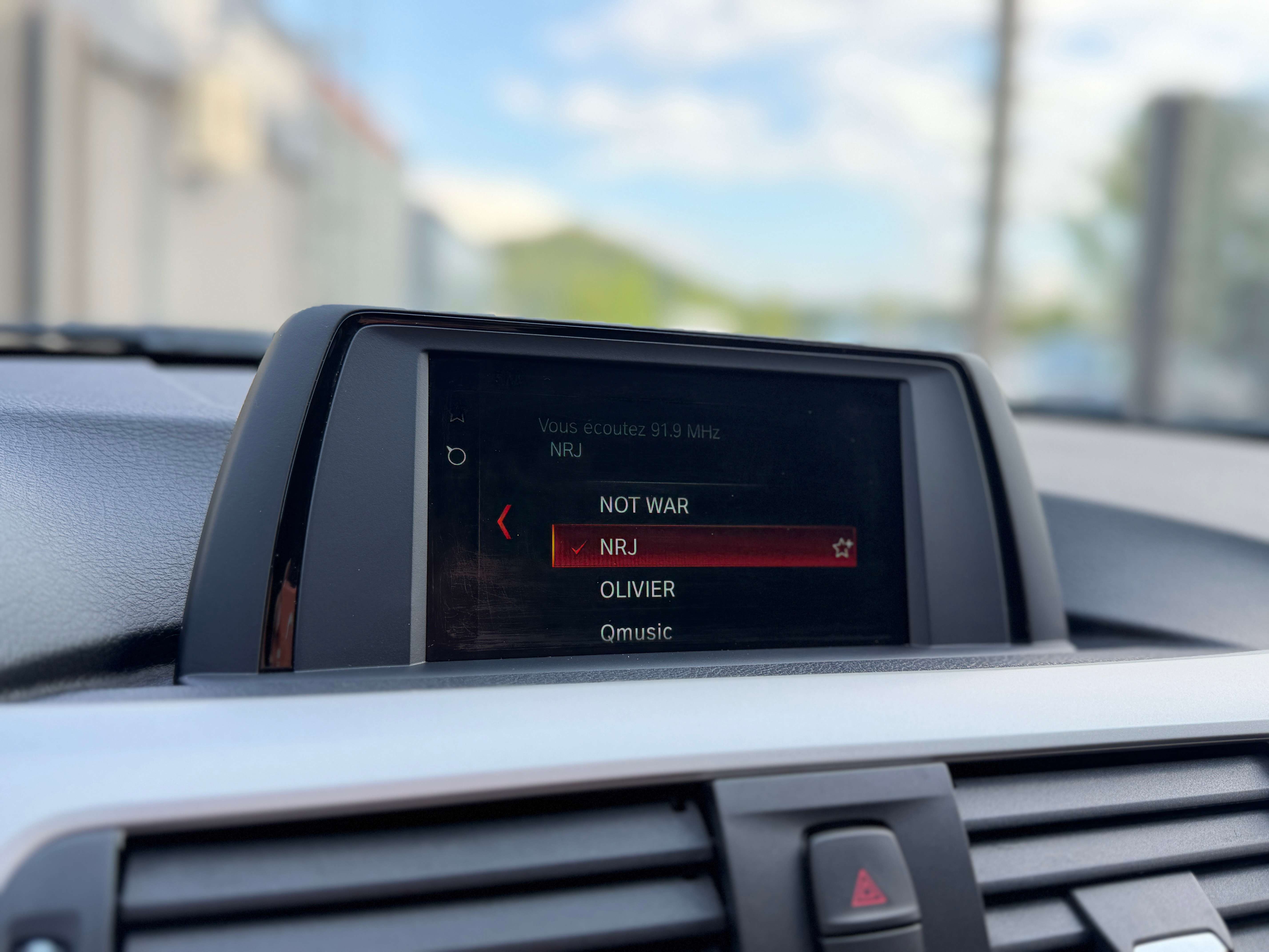 BMW 318 318i BUSINESS EDITION - BOITE MANU - PARK ASSIST - GARANTIE 12 MOIS