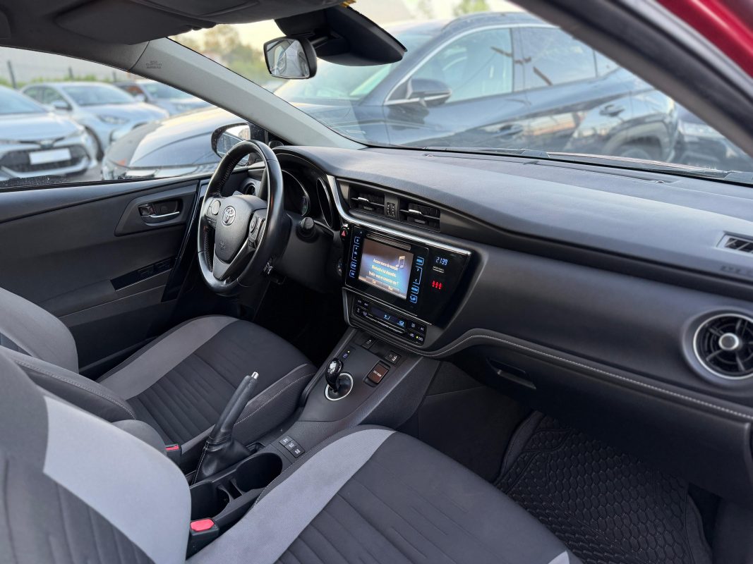 Toyota Auris SPORTS Touring 1.8 HYBRID 136H DYNAMIC BUSINESS