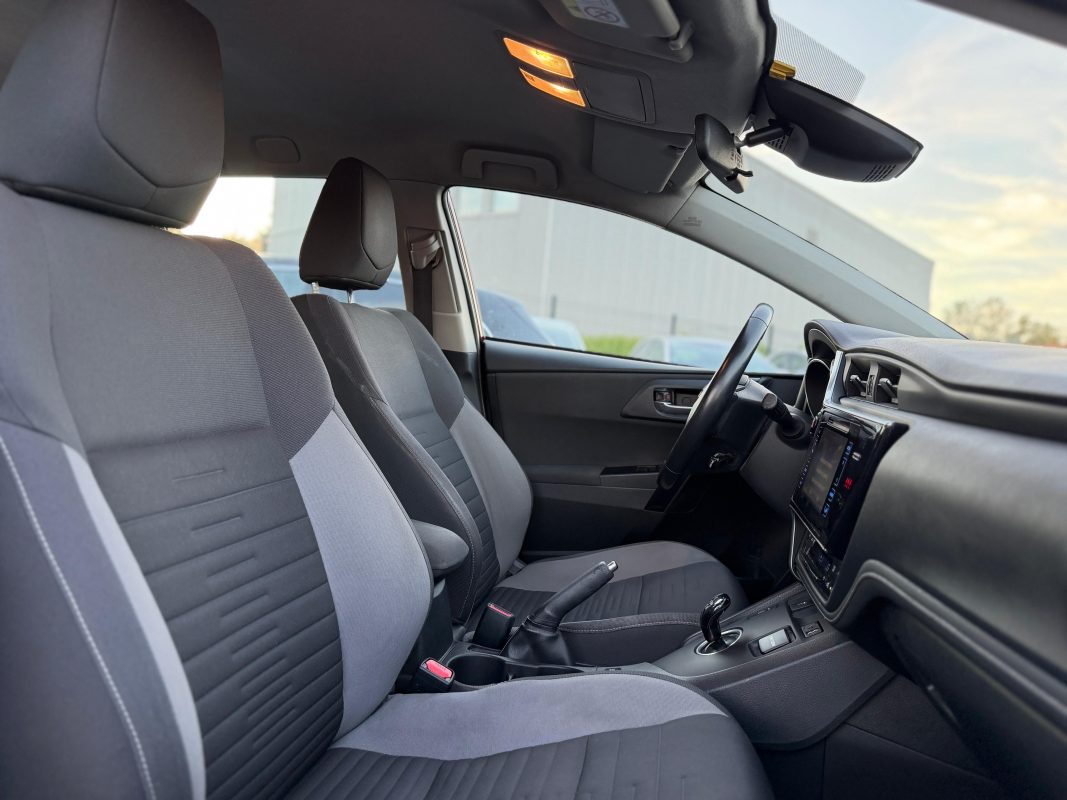 Toyota Auris SPORTS Touring 1.8 HYBRID 136H DYNAMIC BUSINESS