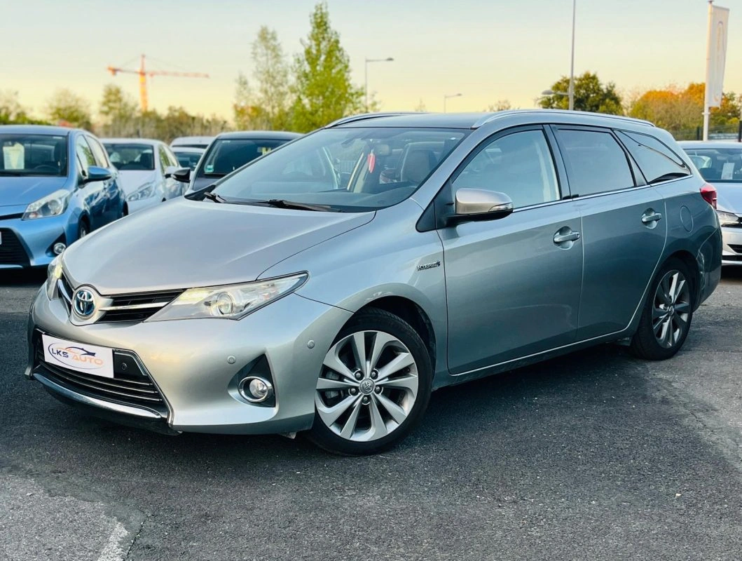 Toyota Auris SPORTS Touring 1.8 HYBRID 136H SKYVIEW