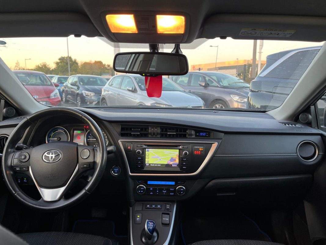 Toyota Auris SPORTS Touring 1.8 HYBRID 136H SKYVIEW
