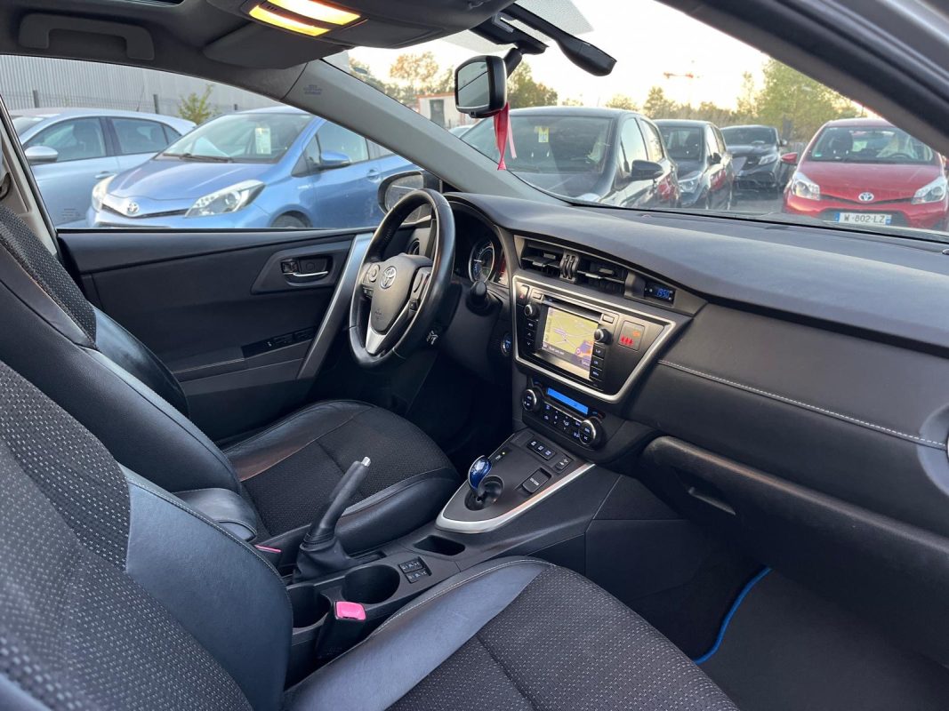 Toyota Auris SPORTS Touring 1.8 HYBRID 136H SKYVIEW
