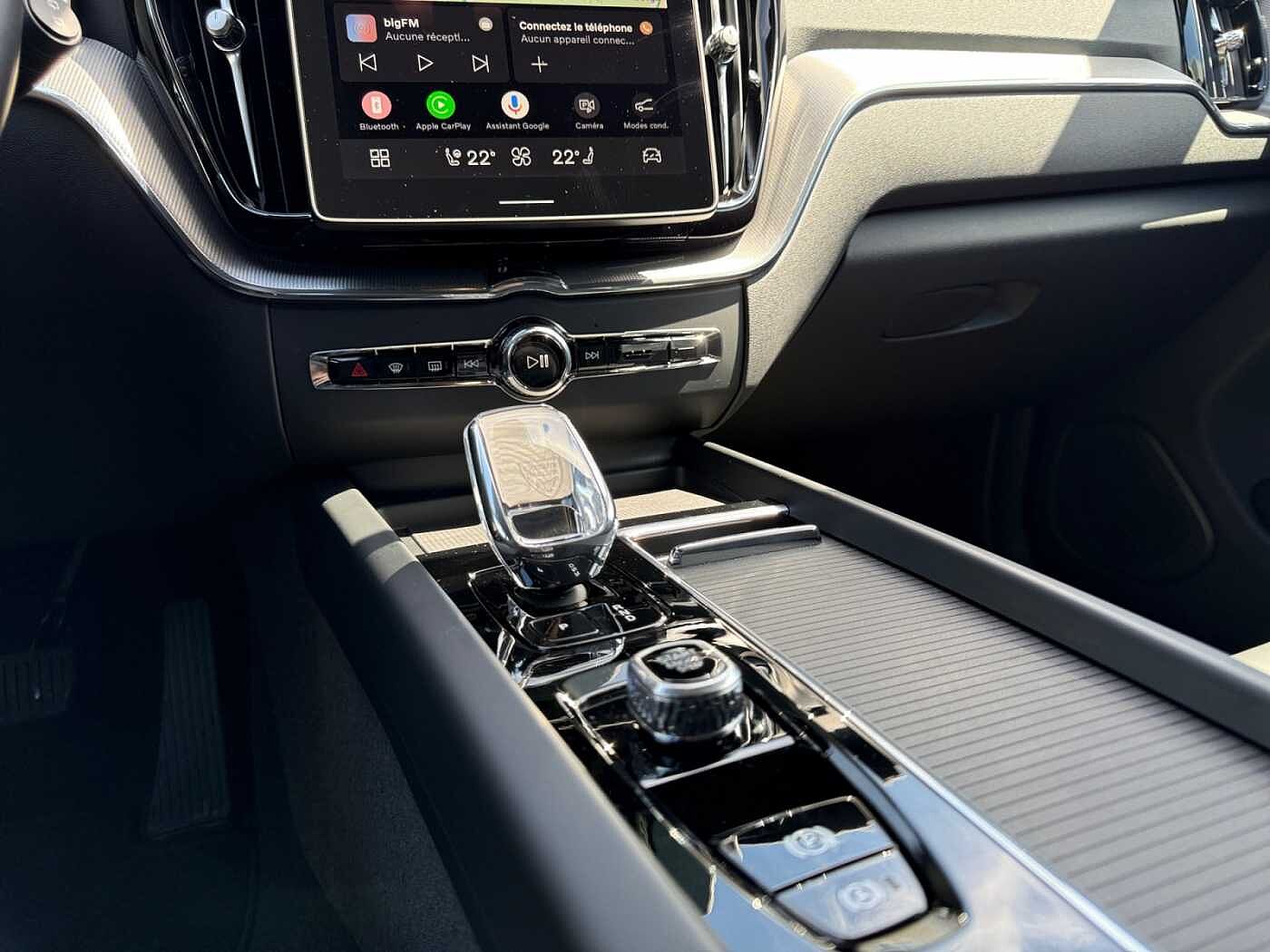 Volvo XC60 Black Edition Plus, T6 AWD Plug-in Hybrid, Elektrisch/Benzin