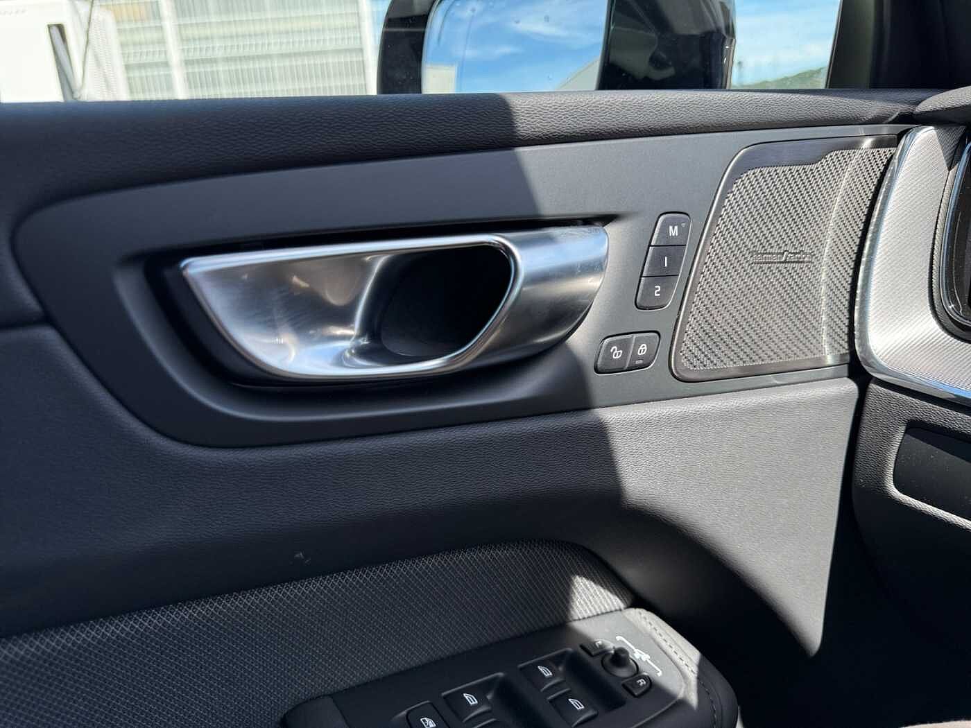 Volvo XC60 Black Edition Plus, T6 AWD Plug-in Hybrid, Elektrisch/Benzin