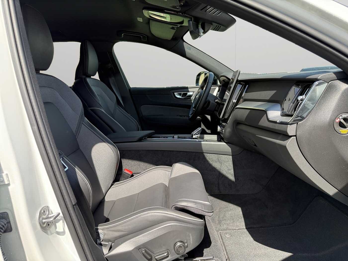 Volvo XC60 Black Edition Plus, T6 AWD Plug-in Hybrid, Elektrisch/Benzin