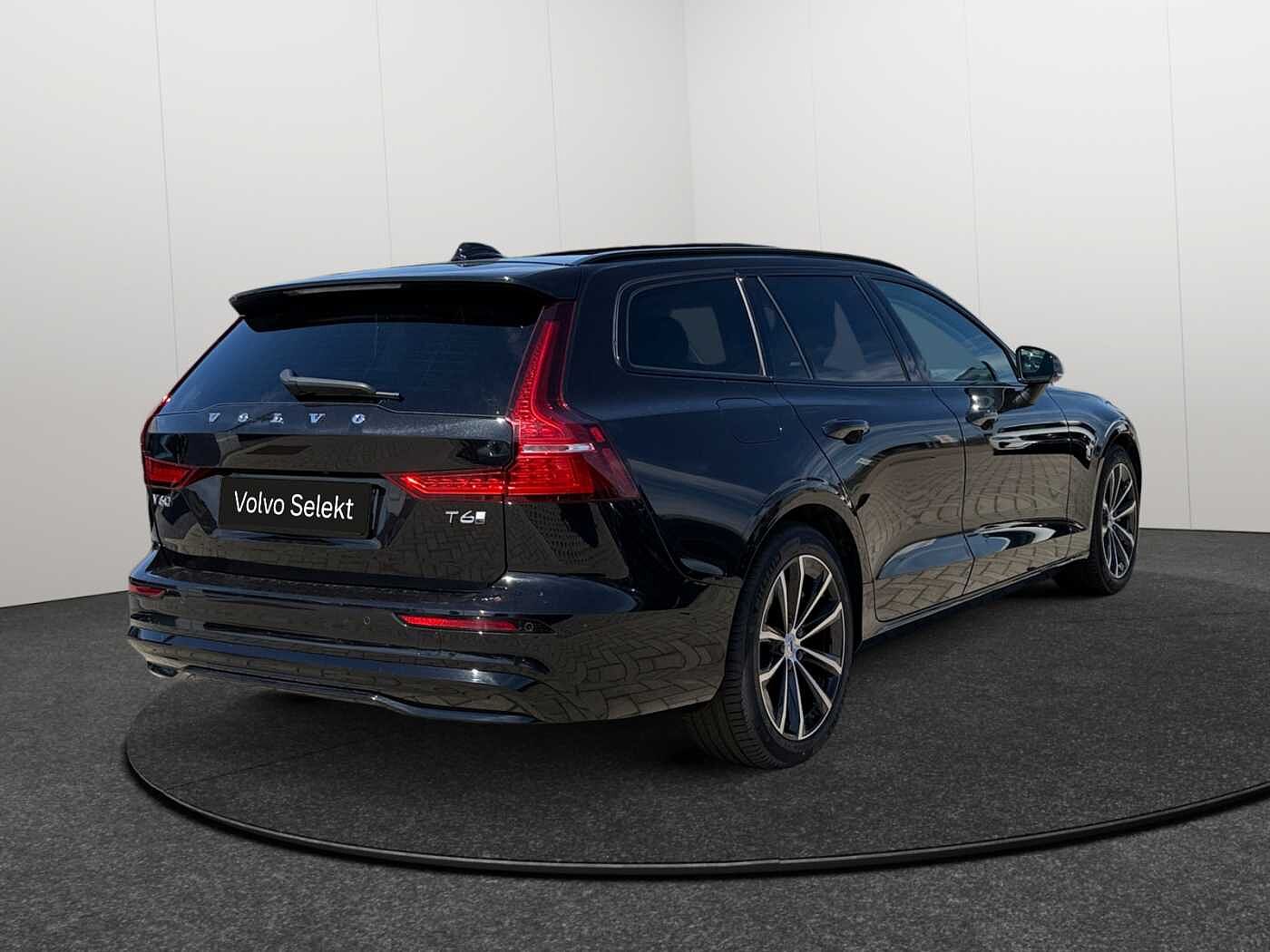 Volvo V60 Plus, T6 AWD Plug-in Hybrid, Elektrisch/Benzin, Dark