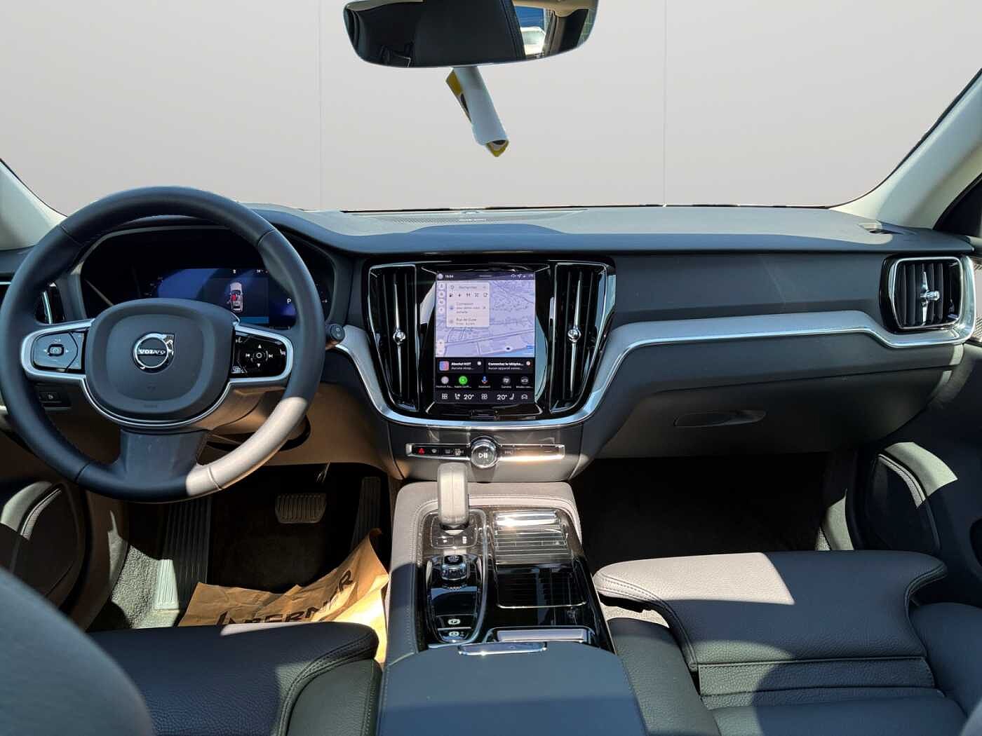 Volvo V60 Plus, T6 AWD Plug-in Hybrid, Elektrisch/Benzin, Dark
