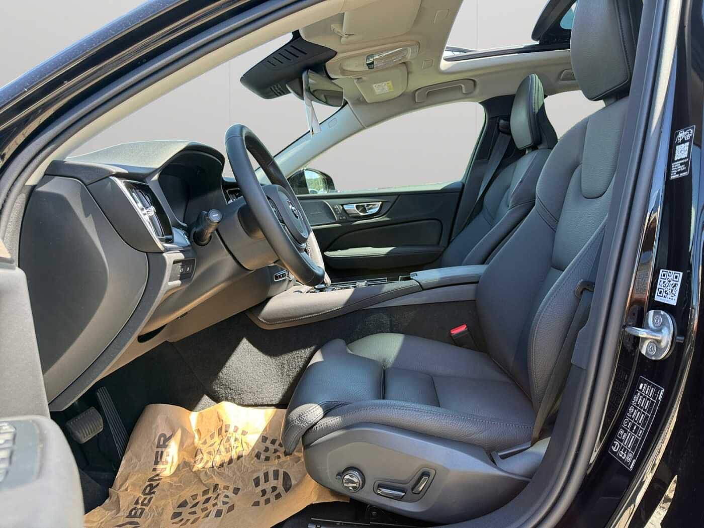 Volvo V60 Plus, T6 AWD Plug-in Hybrid, Elektrisch/Benzin, Dark