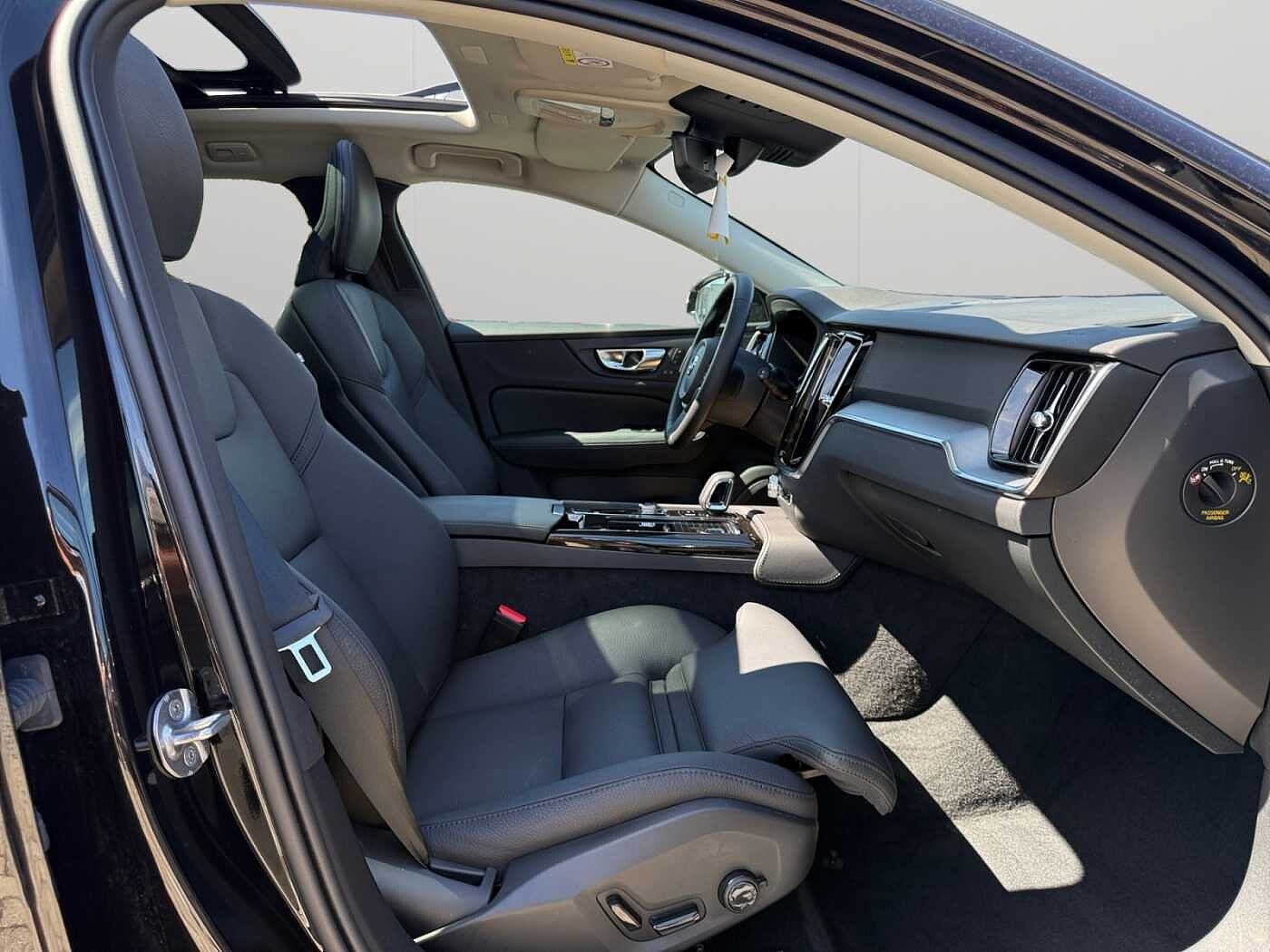 Volvo V60 Plus, T6 AWD Plug-in Hybrid, Elektrisch/Benzin, Dark