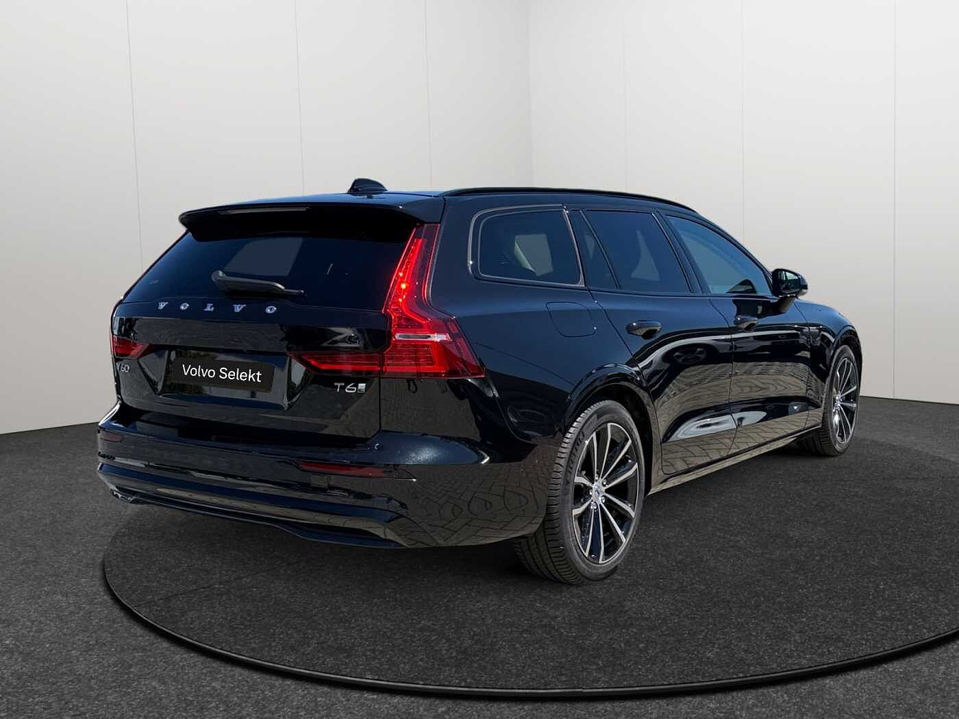 Volvo V60 Plus, T6 AWD Plug-in Hybrid, Electrique/essence, Dark