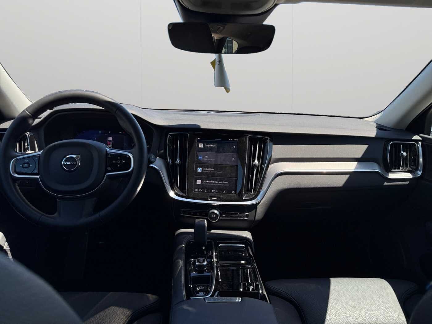 Volvo V60 Plus, T6 AWD Plug-in Hybrid, Electrique/essence, Dark