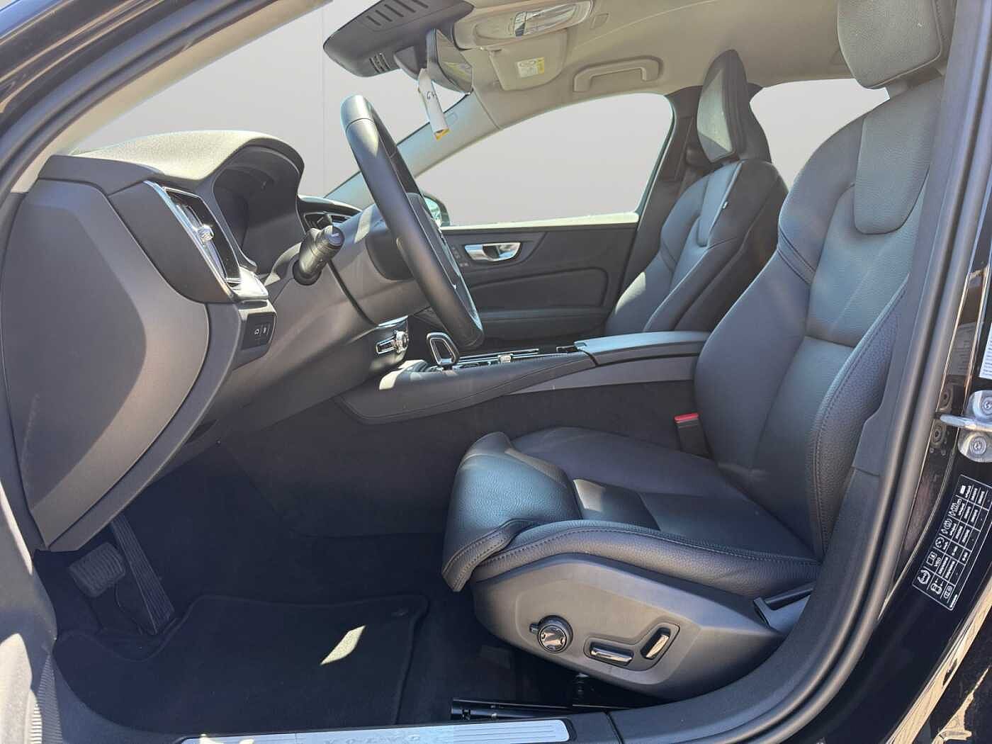 Volvo V60 Plus, T6 AWD Plug-in Hybrid, Electrique/essence, Dark