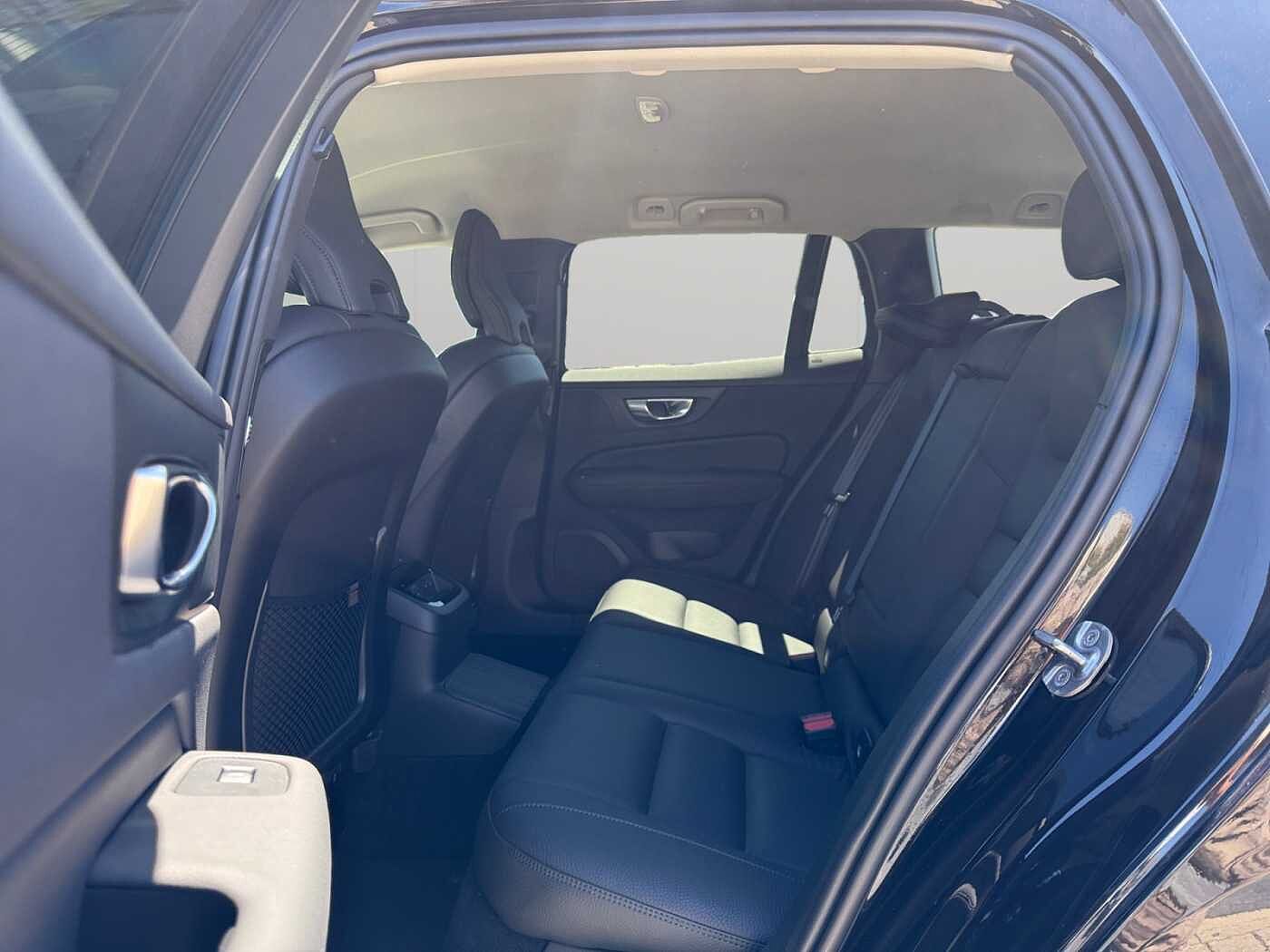 Volvo V60 Plus, T6 AWD Plug-in Hybrid, Electrique/essence, Dark