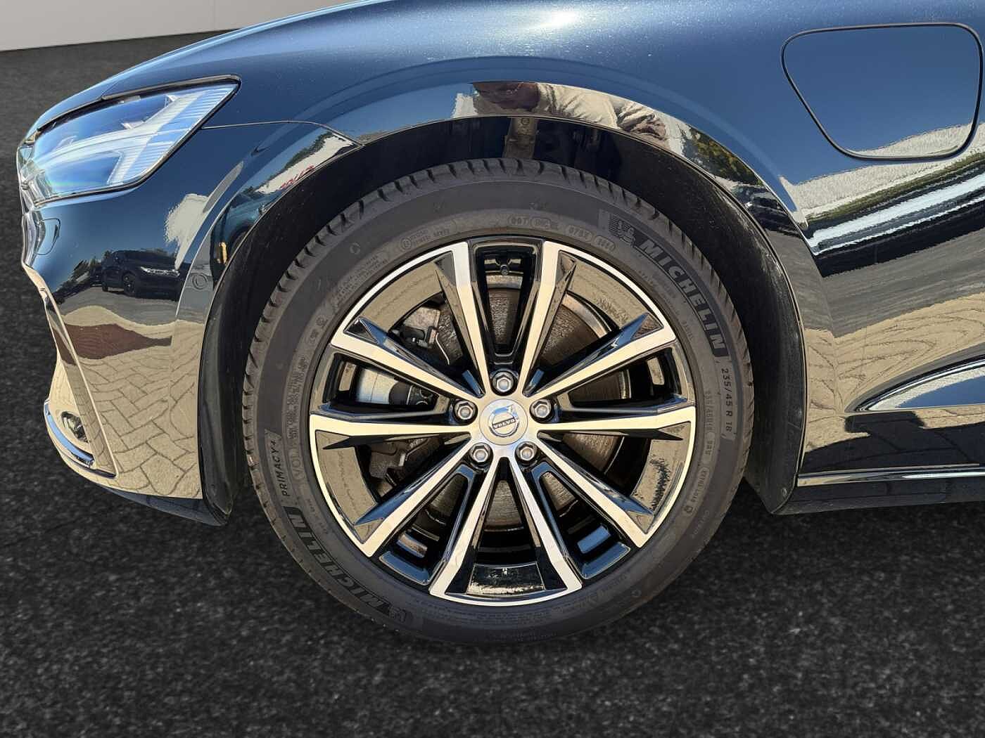 Volvo V60 Plus, T6 AWD Plug-in Hybrid, Electrique/essence, Dark