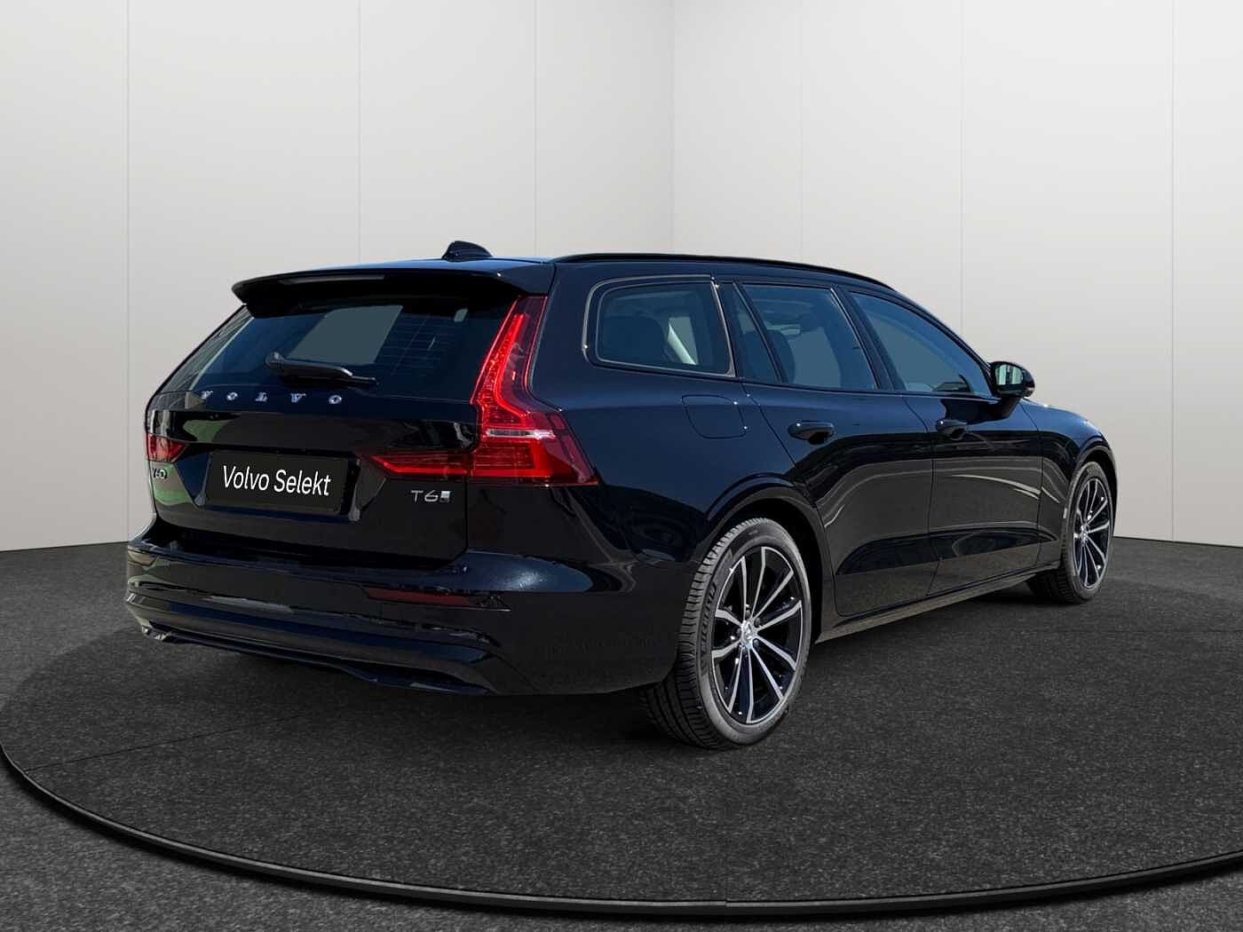 Volvo V60 Plus, T6 AWD Plug-in Hybrid, Electrique/Essence, Dark