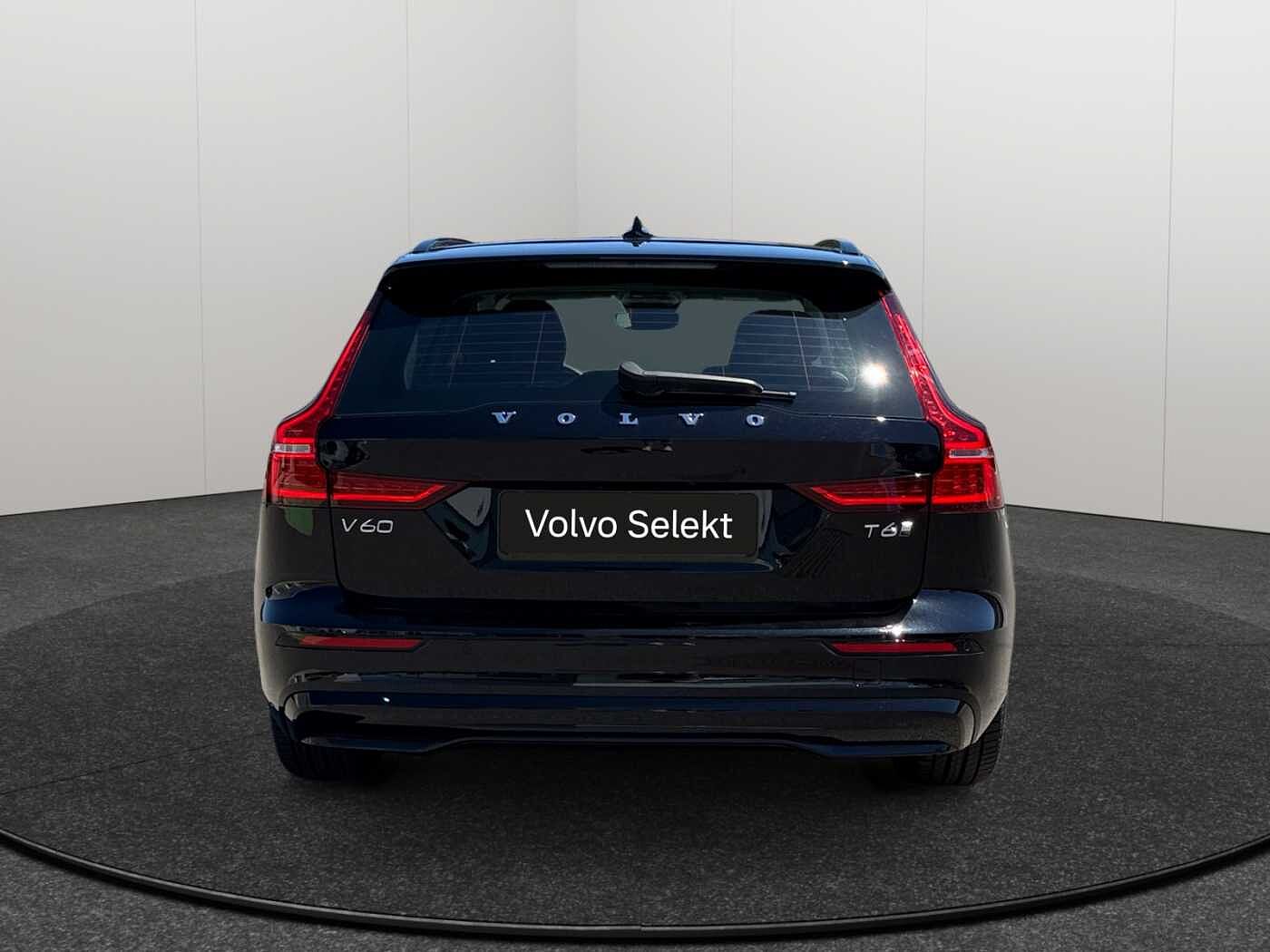 Volvo V60 Plus, T6 AWD Plug-in Hybrid, Electrique/Essence, Dark