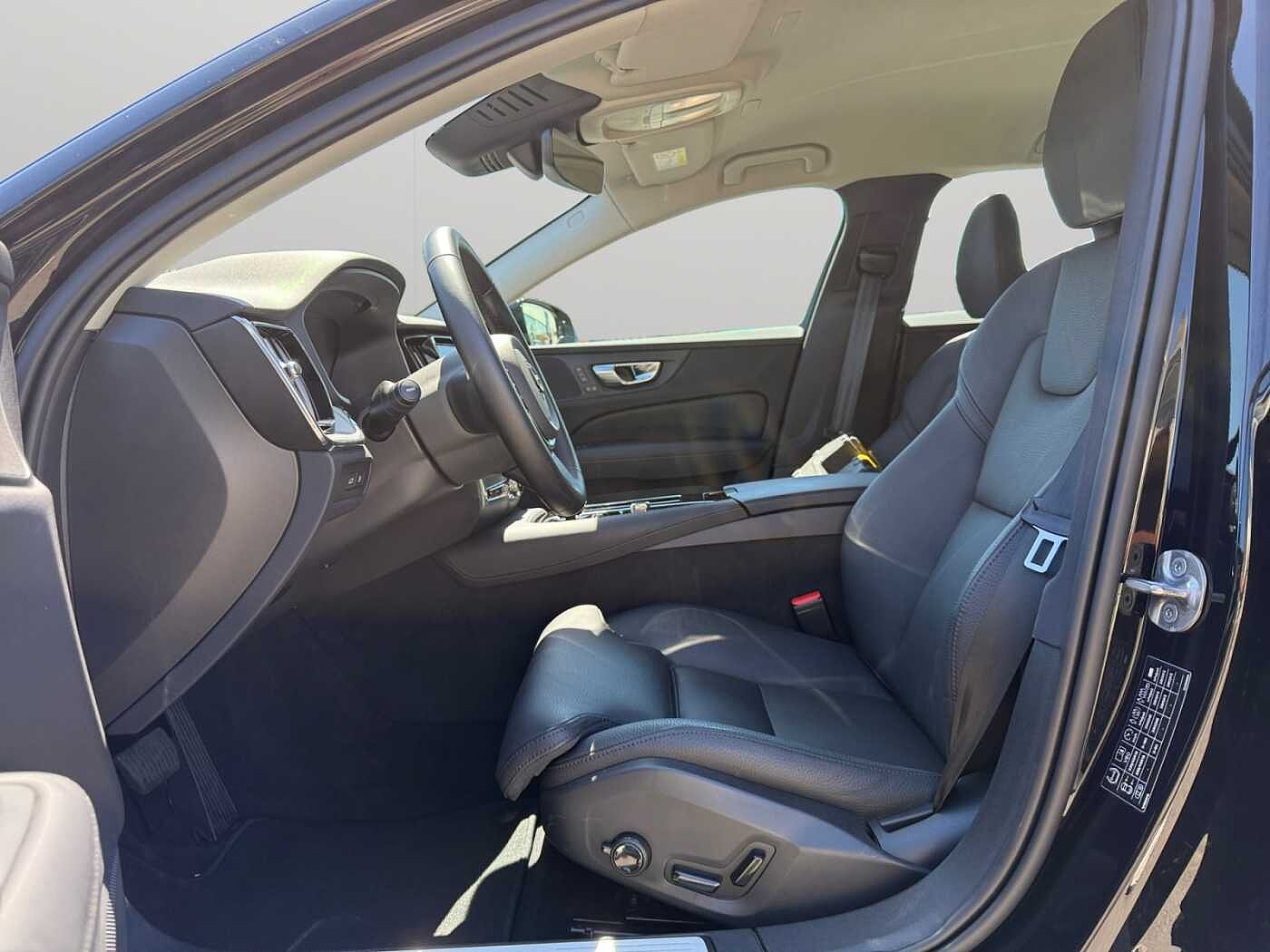 Volvo V60 Plus, T6 AWD Plug-in Hybrid, Electrique/Essence, Dark
