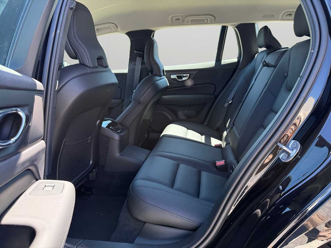 Volvo V60 Plus, T6 AWD Plug-in Hybrid, Electrique/Essence, Dark