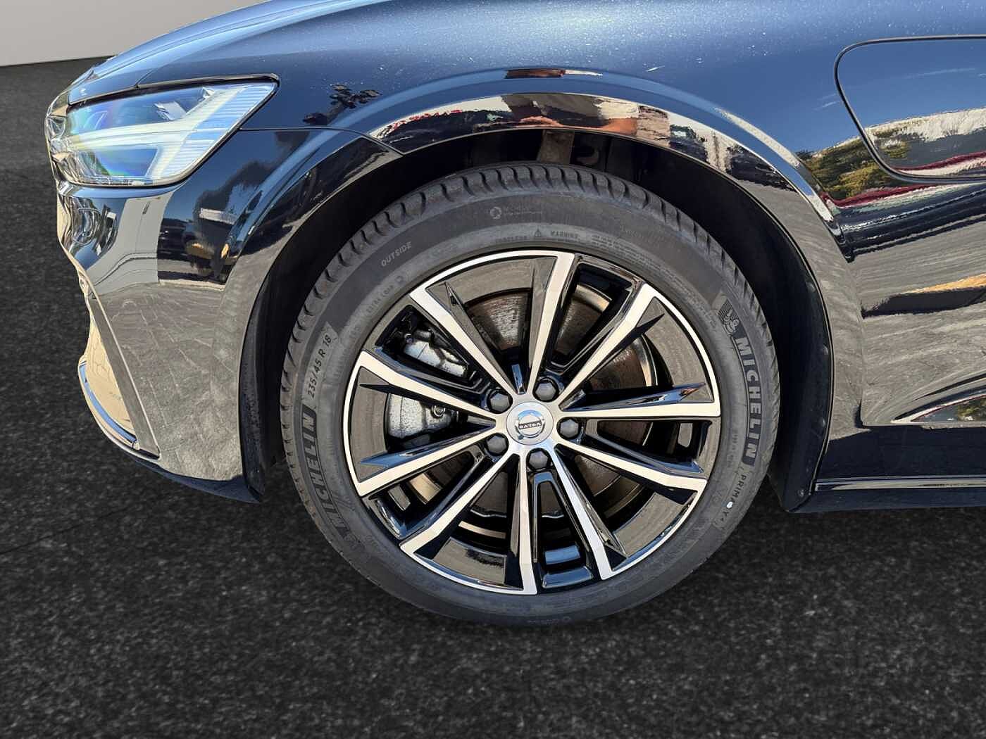 Volvo V60 Plus, T6 AWD Plug-in Hybrid, Electrique/Essence, Dark