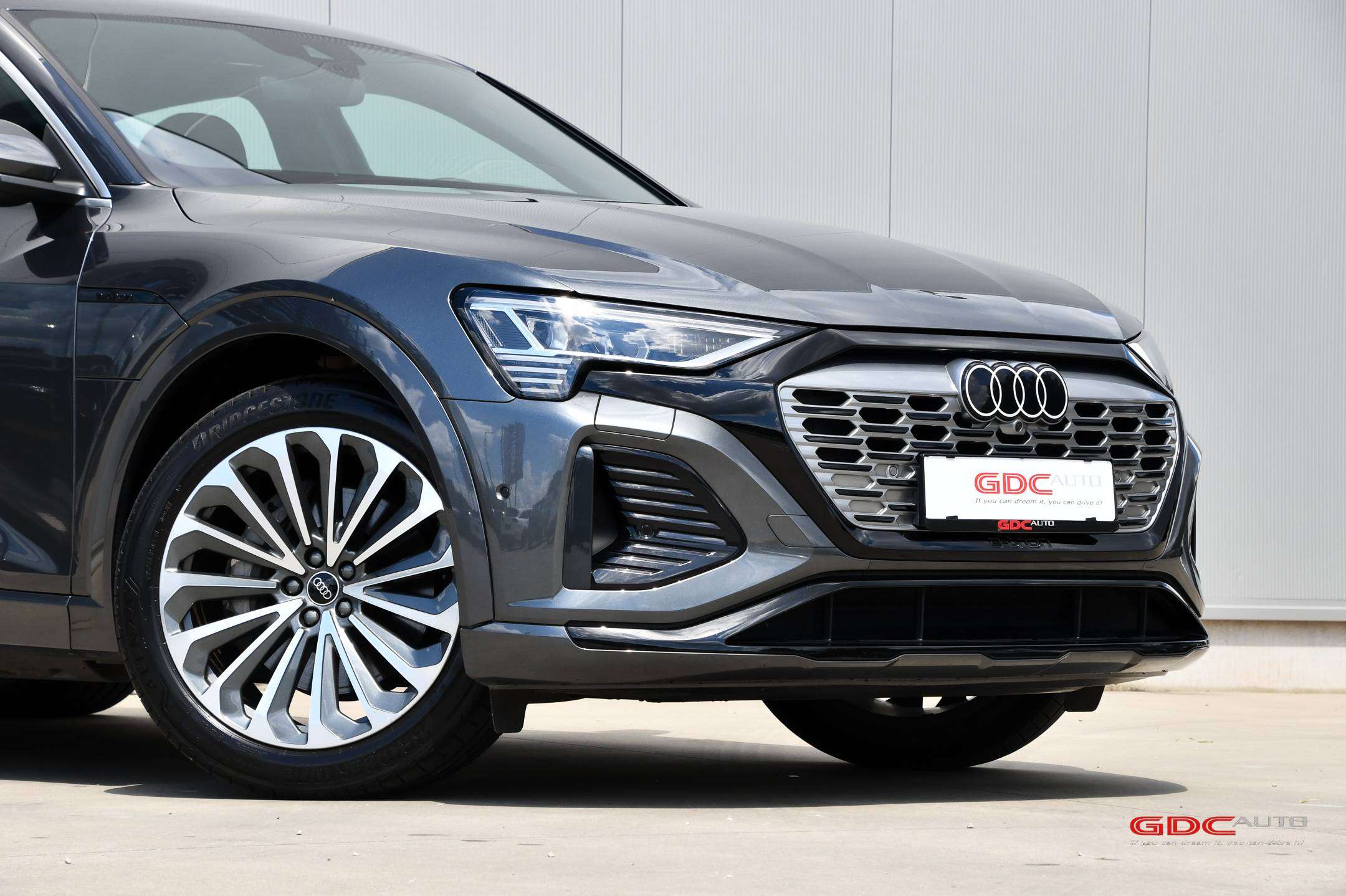 Audi Q8 e-tron Q8 Sportback e-Tron l 106 kWh l Quattro l S line l Camera l Panodak l Trekhaak