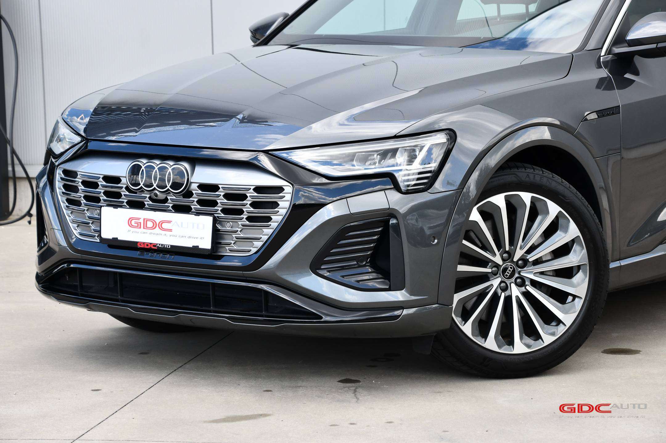 Audi Q8 e-tron Q8 Sportback e-Tron l 106 kWh l Quattro l S line l Camera l Panodak l Trekhaak