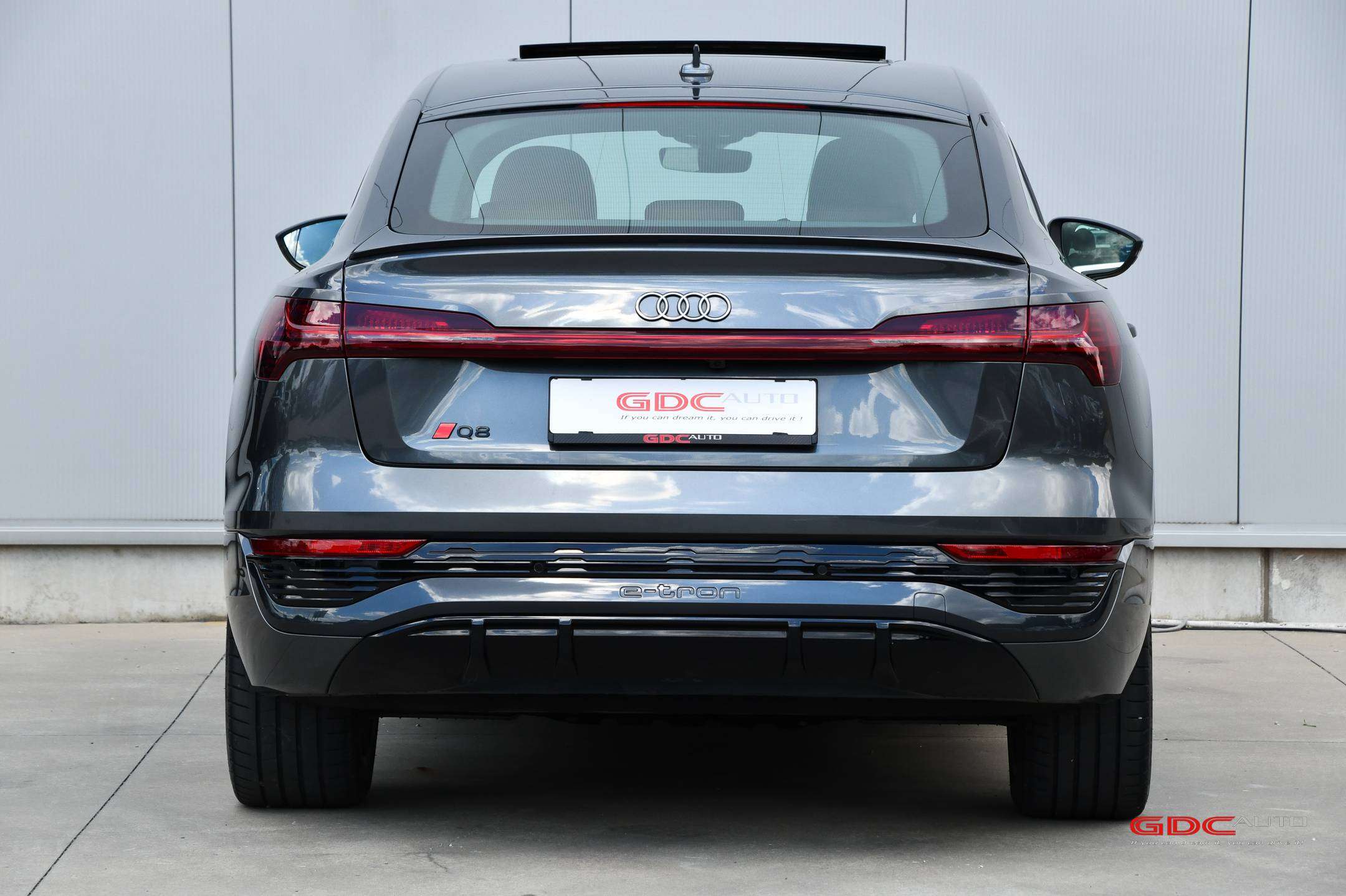 Audi Q8 e-tron Q8 Sportback e-Tron l 106 kWh l Quattro l S line l Camera l Panodak l Trekhaak
