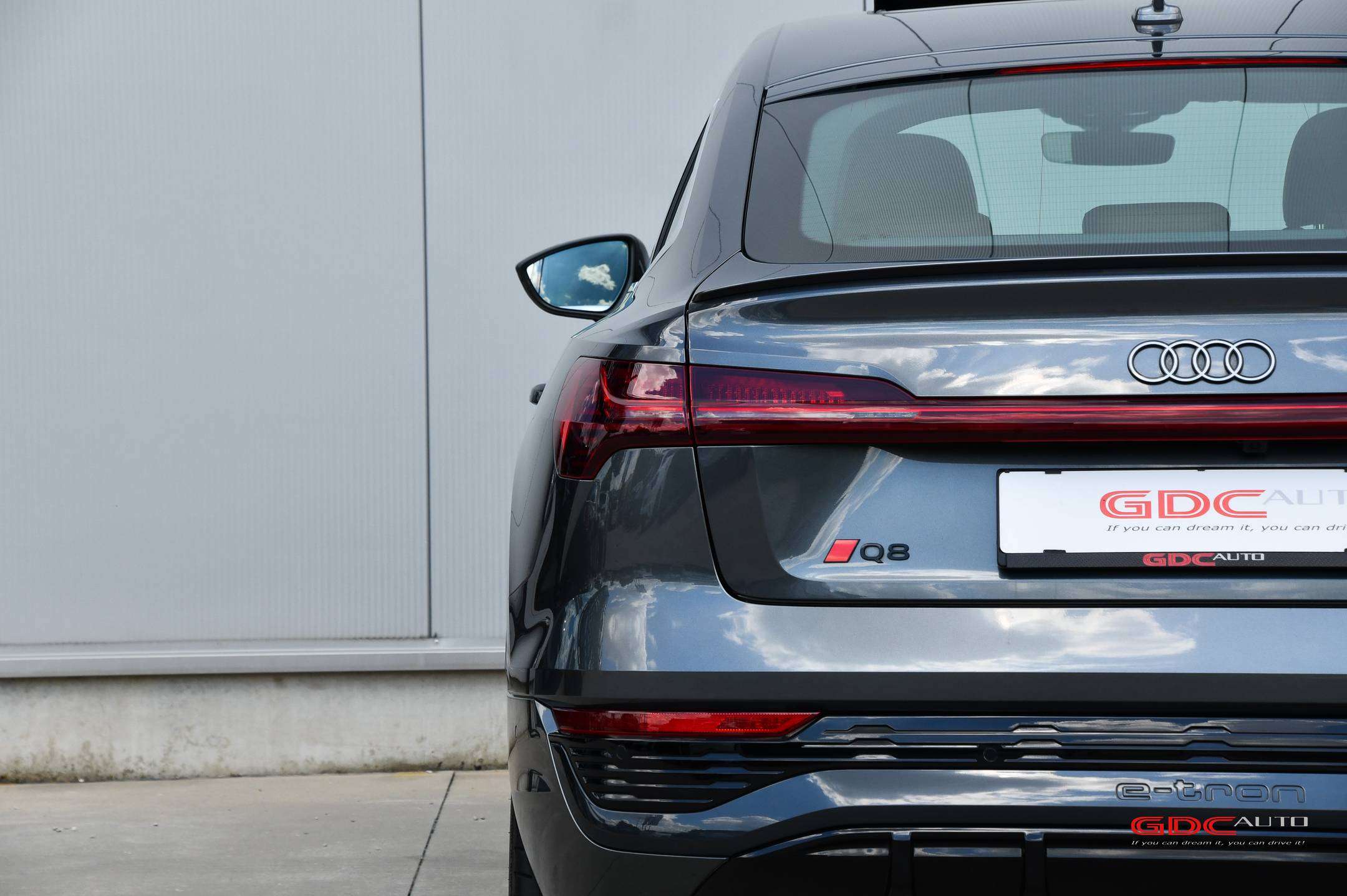 Audi Q8 e-tron Q8 Sportback e-Tron l 106 kWh l Quattro l S line l Camera l Panodak l Trekhaak