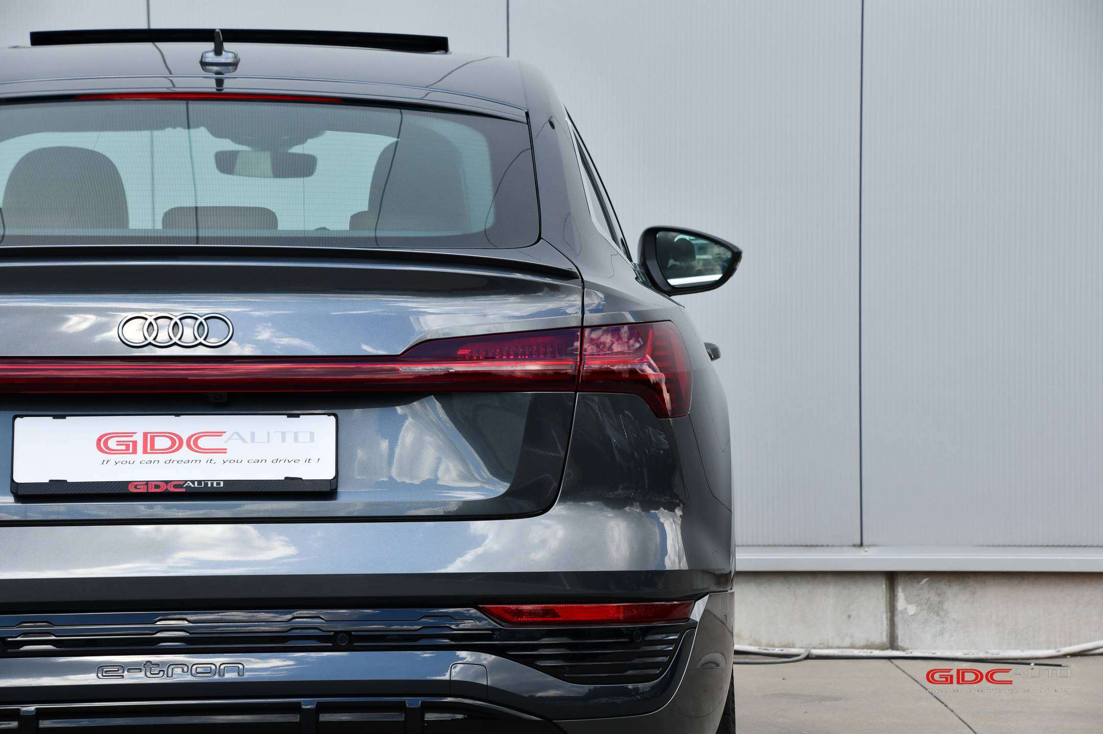 Audi Q8 e-tron Q8 Sportback e-Tron l 106 kWh l Quattro l S line l Camera l Panodak l Trekhaak
