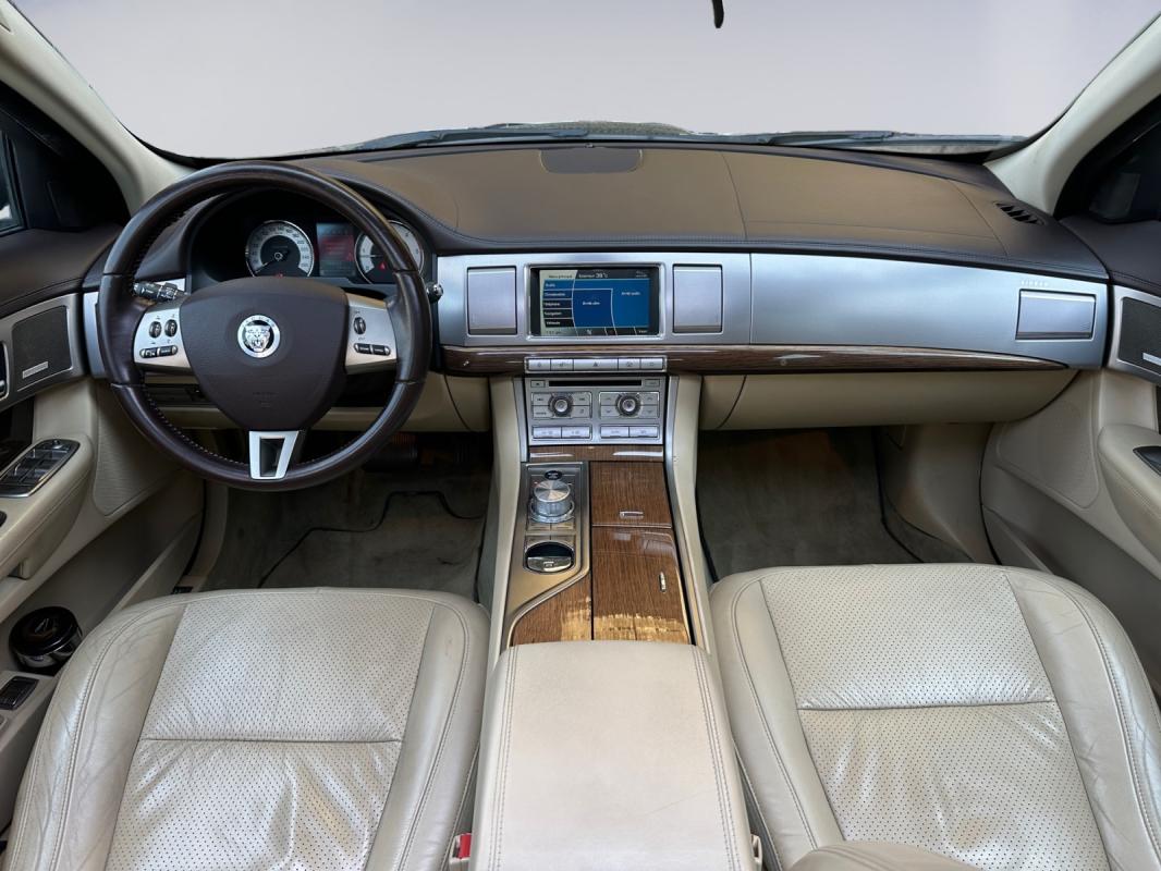 Jaguar Xf 3.0 V6 D / GARANTIE 12 MOIS TOIT OUVRANT ÉTAT EXCEPTIONELLE