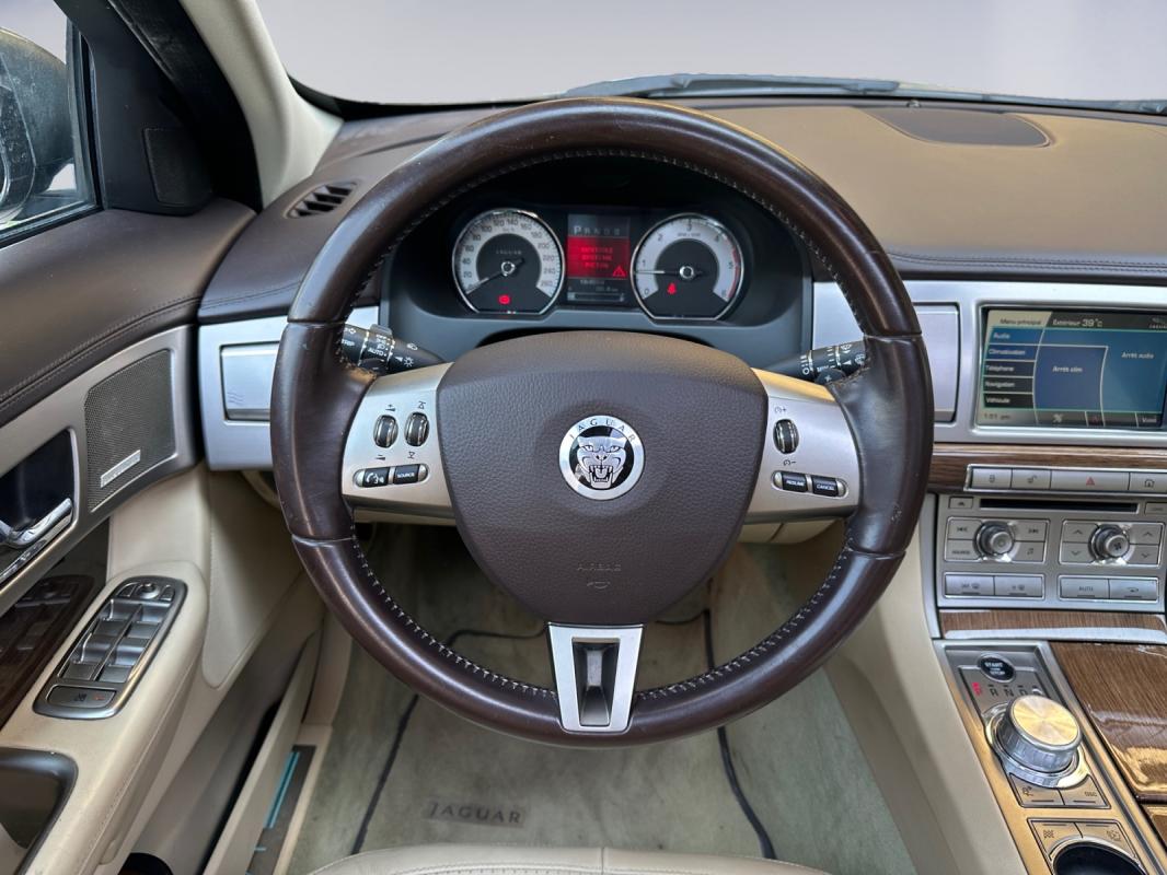 Jaguar Xf 3.0 V6 D / GARANTIE 12 MOIS TOIT OUVRANT ÉTAT EXCEPTIONELLE