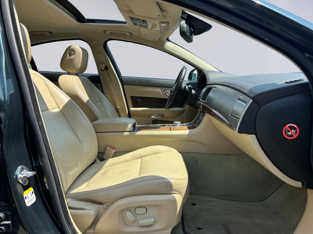 Jaguar Xf 3.0 V6 D / GARANTIE 12 MOIS TOIT OUVRANT ÉTAT EXCEPTIONELLE