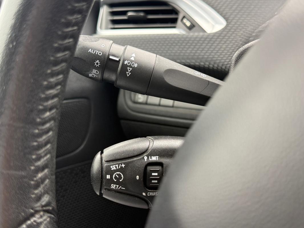 Peugeot 208 BlueHDi 100ch SS BVM5 / RÉGULATEUR DE VITESSE GARANTIE 12 MOIS