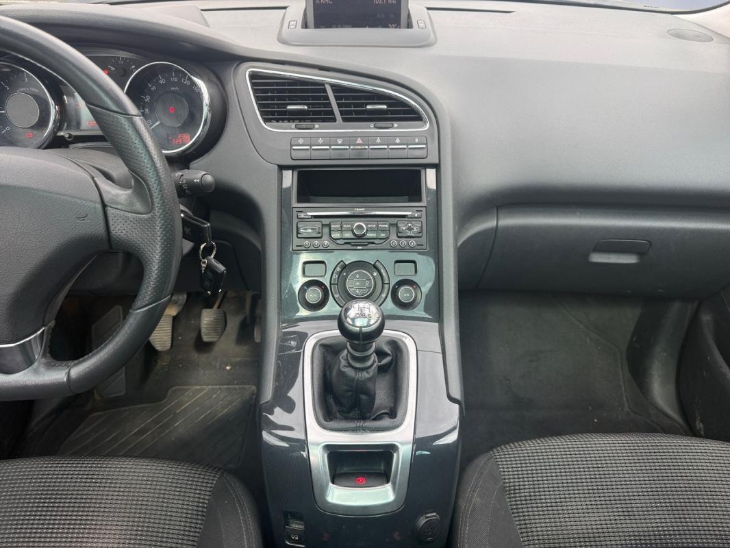Peugeot 5008 1.6 HDi 110ch BVM6 Confort Pack 5pl / 1ÈRE MAIN GARANTIE 12 MOIS RADAR RECUL