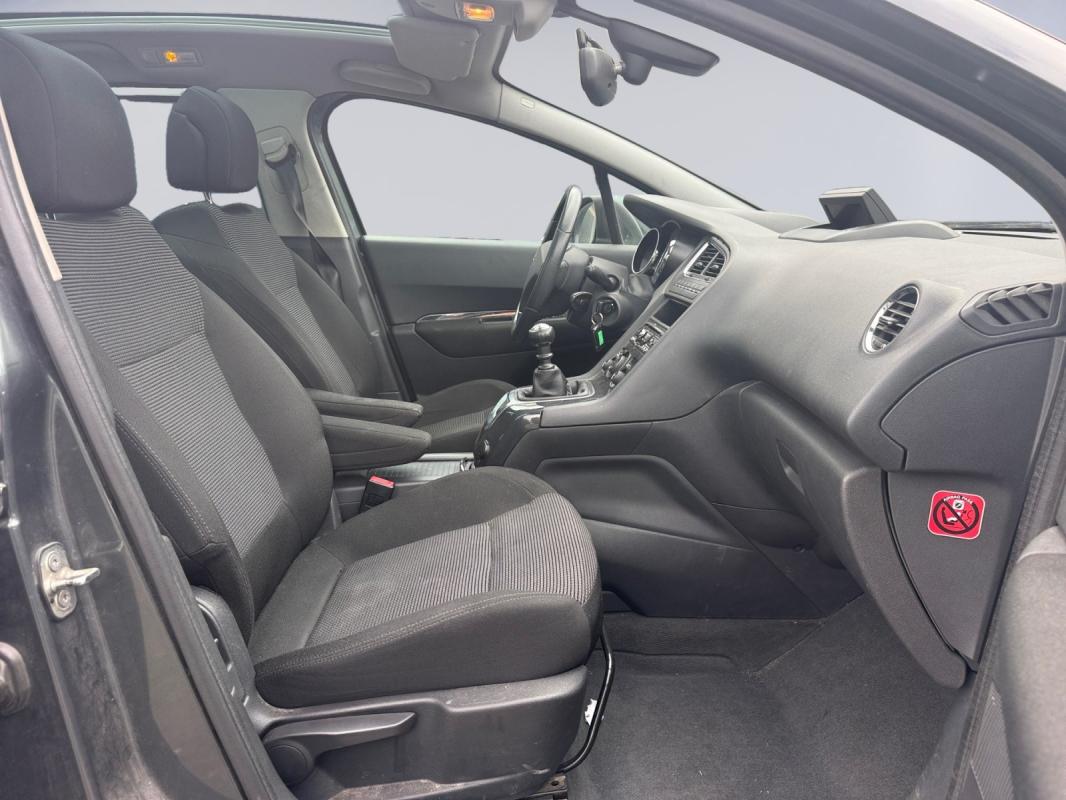 Peugeot 5008 1.6 HDi 110ch BVM6 Confort Pack 5pl / 1ÈRE MAIN GARANTIE 12 MOIS RADAR RECUL