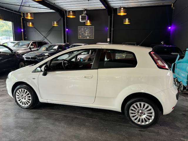 Fiat Punto Evo 1.4 AUTOMATIQUE - CARNET FULL - A/C - RADIO CD/USB/AUX -