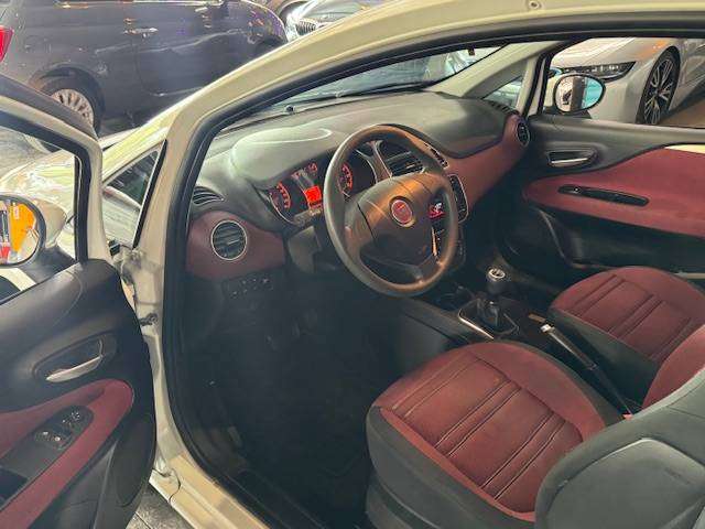 Fiat Punto Evo 1.4 AUTOMATIQUE - CARNET FULL - A/C - RADIO CD/USB/AUX -
