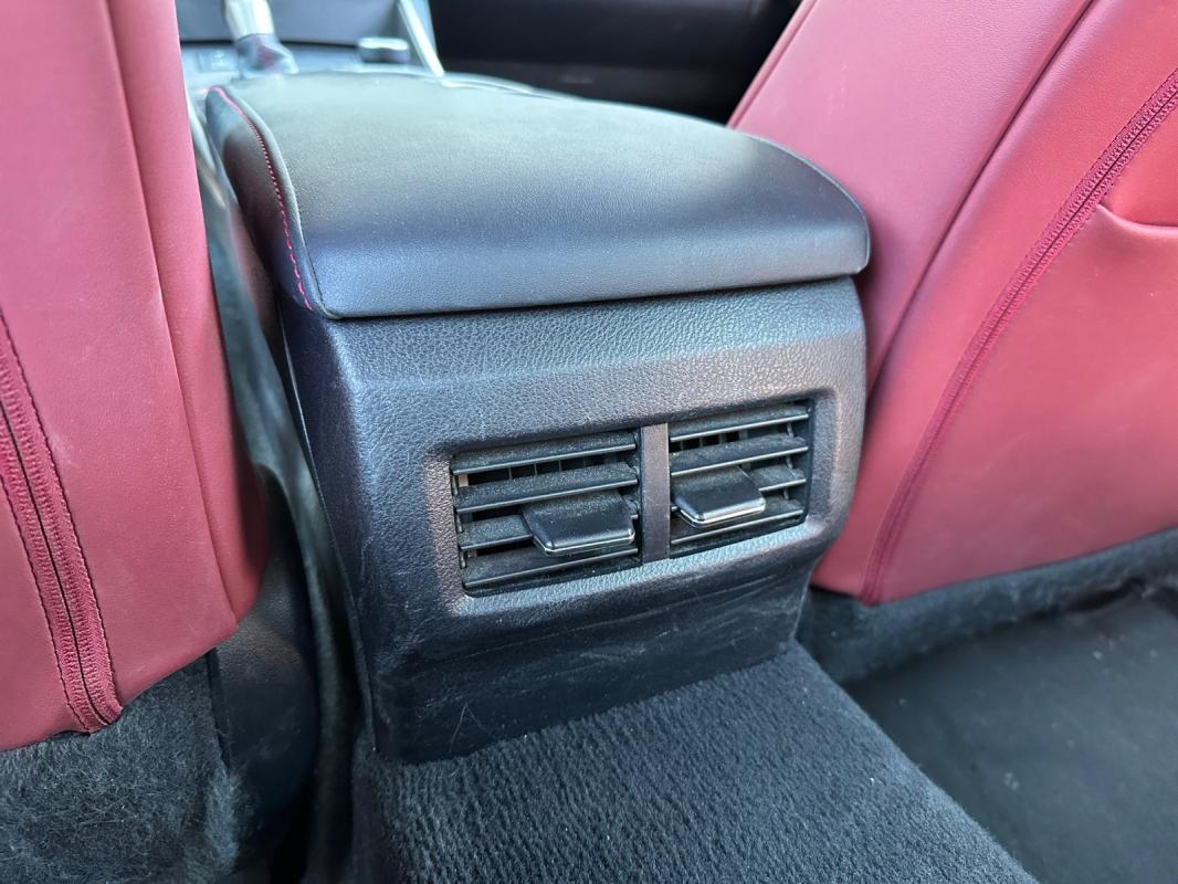 Lexus Is 300h F Sport / GARANTIE 12 MOIS ENTRETIEN COMPLET SIÈGES CHAUFFANTS ET VENTILÉS