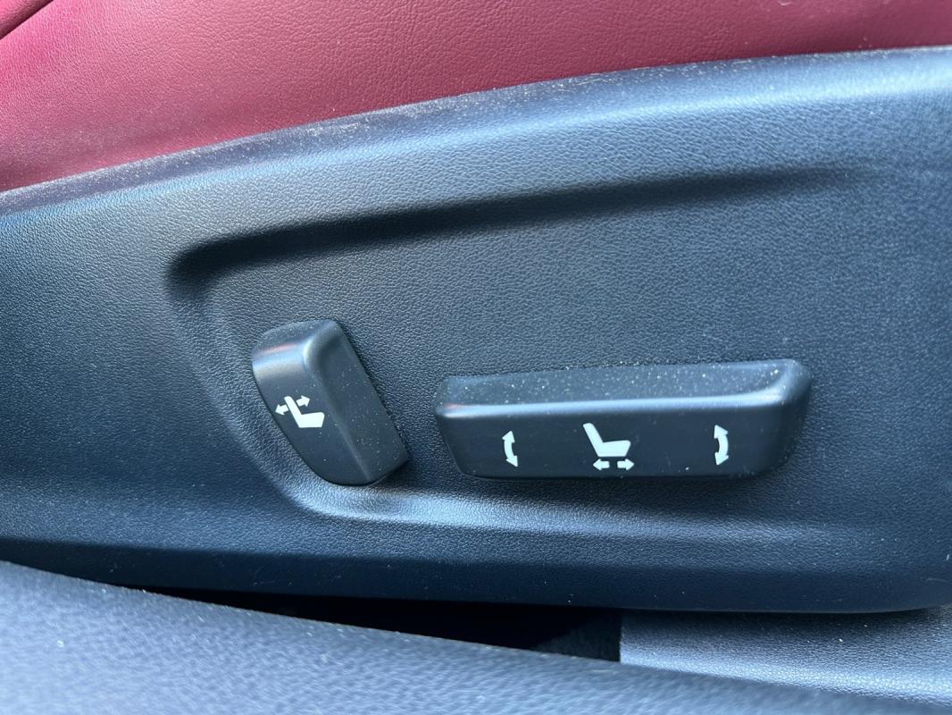 Lexus Is 300h F Sport / GARANTIE 12 MOIS ENTRETIEN COMPLET SIÈGES CHAUFFANTS ET VENTILÉS