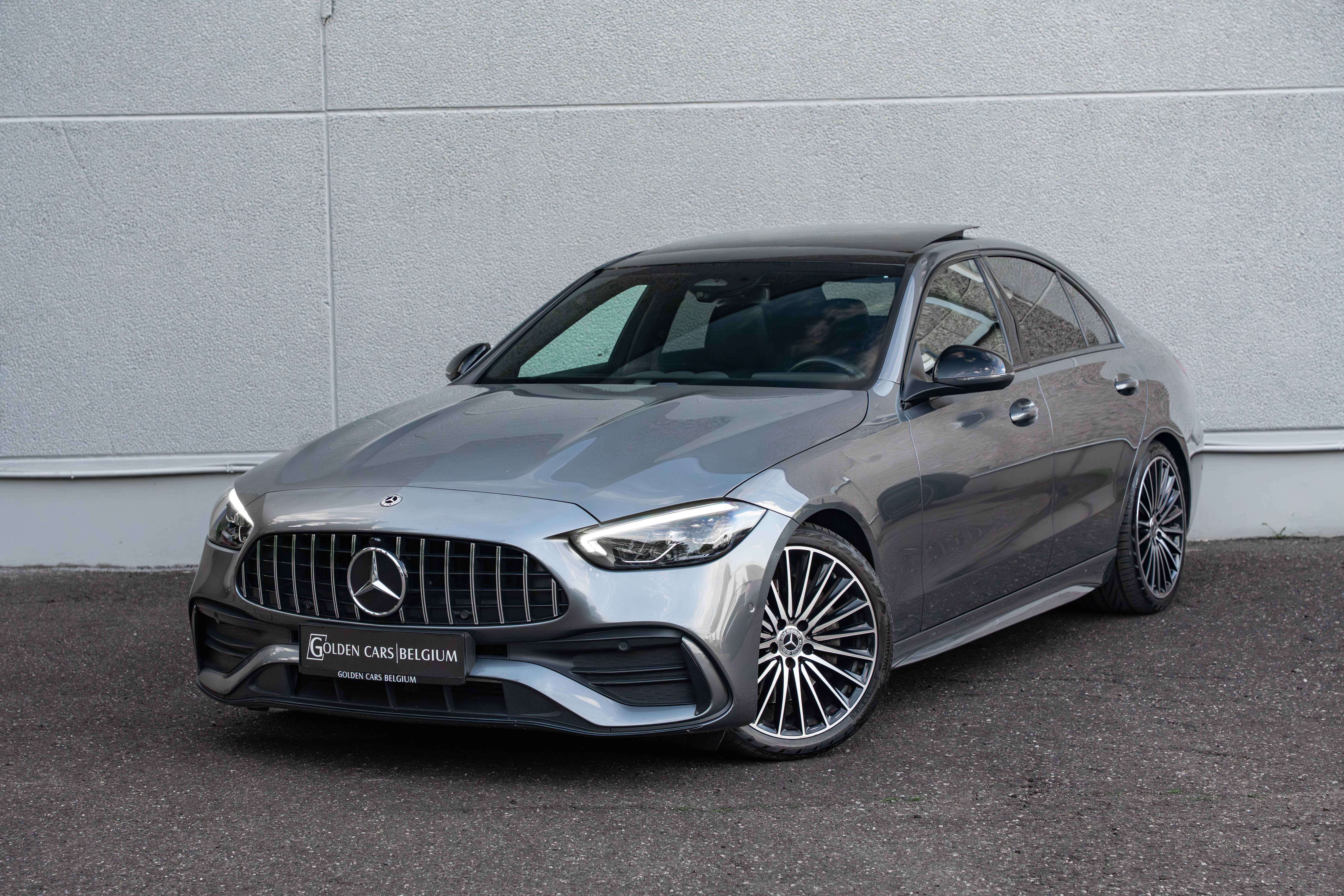 Mercedes-Benz C 180 AMG PANO/LED/19"/LANEKEEP/CAMERA/AMBIENTE/CARPLAY