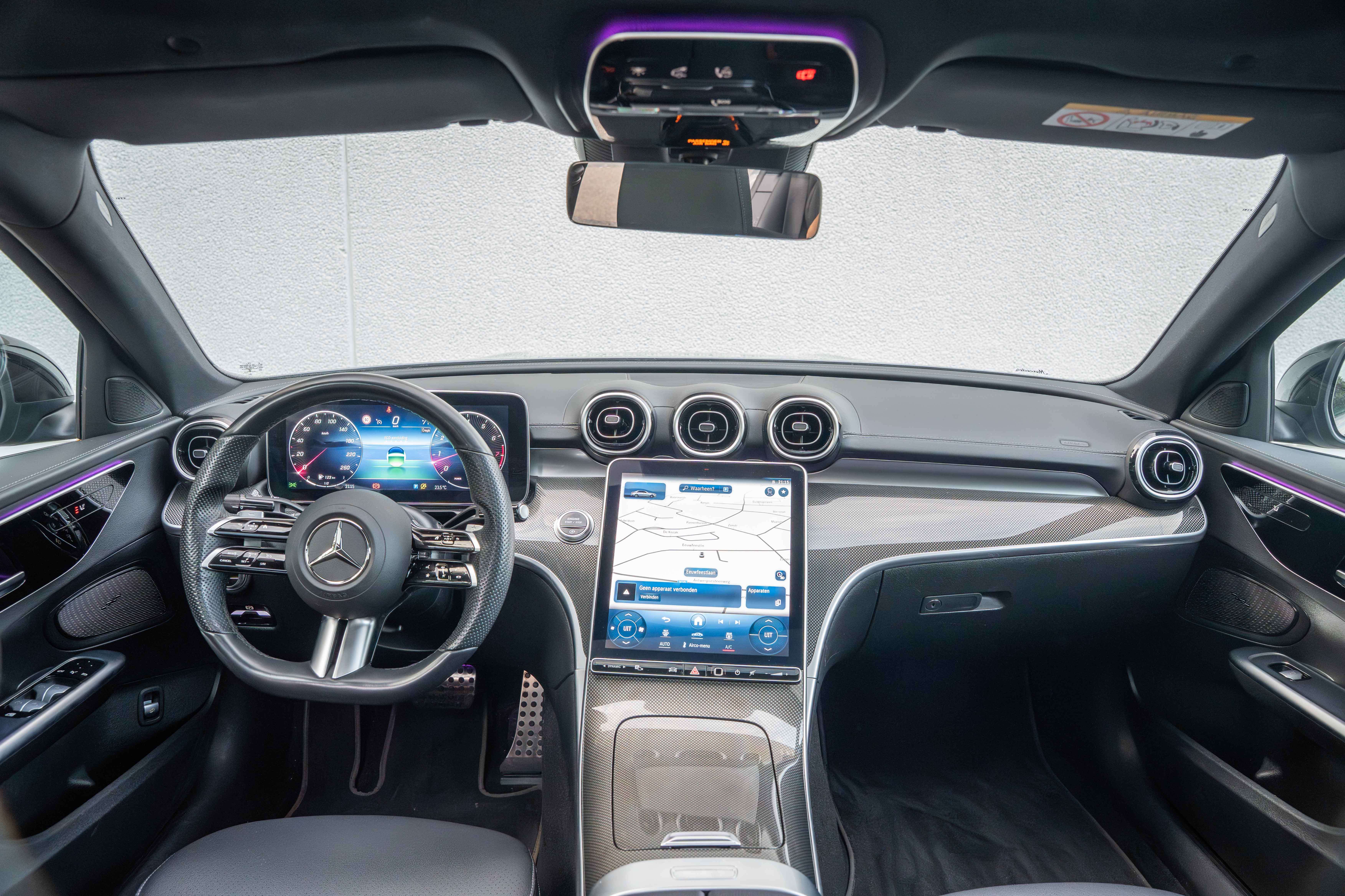 Mercedes-Benz C 180 AMG PANO/LED/19"/LANEKEEP/CAMERA/AMBIENTE/CARPLAY