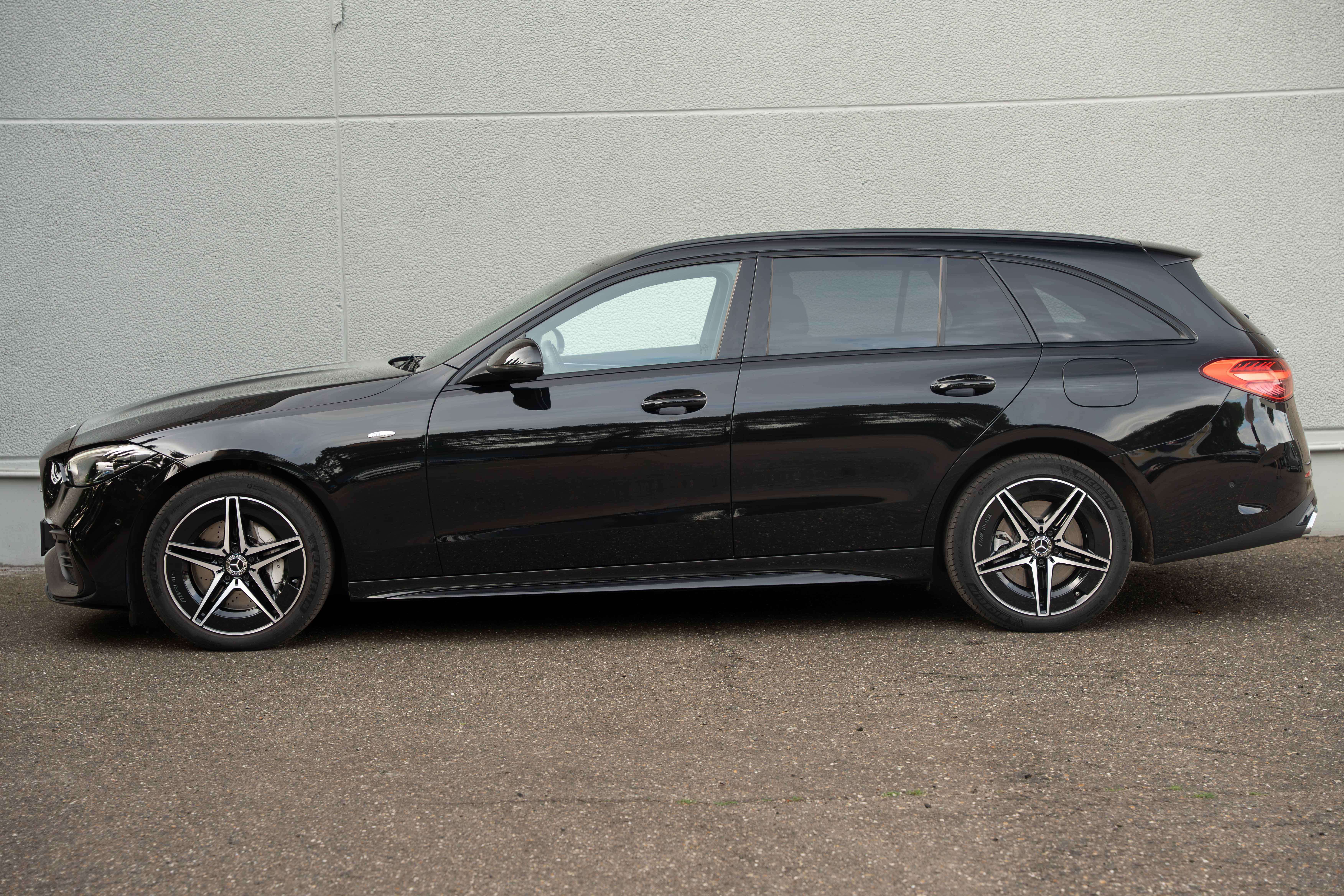 Mercedes-Benz C 300 de T 4M AMG-LINE/LED/MEMORY/AMBIENTE/CARPLAY/CAMERA