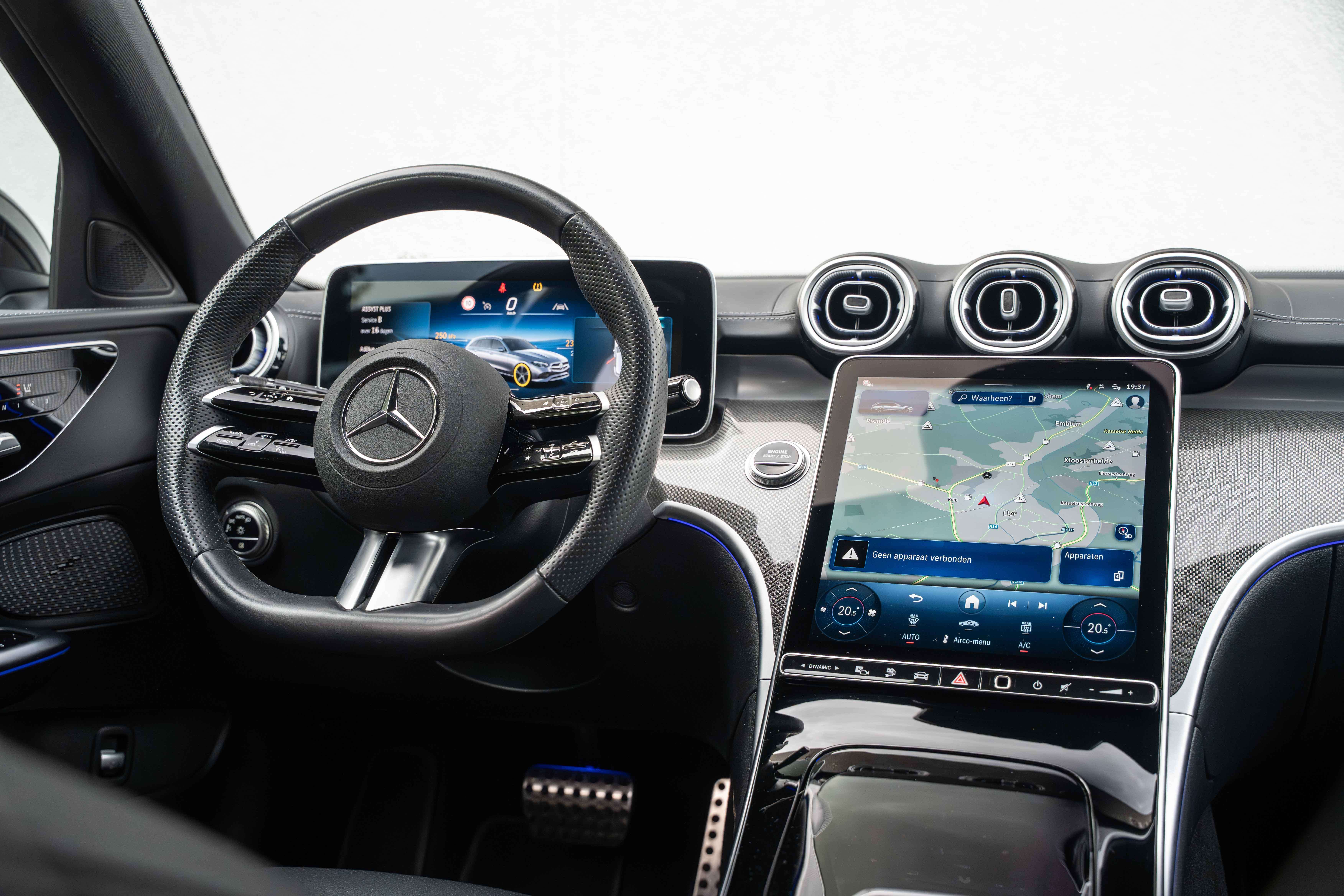 Mercedes-Benz C 300 de T 4M AMG-LINE/LED/MEMORY/AMBIENTE/CARPLAY/CAMERA