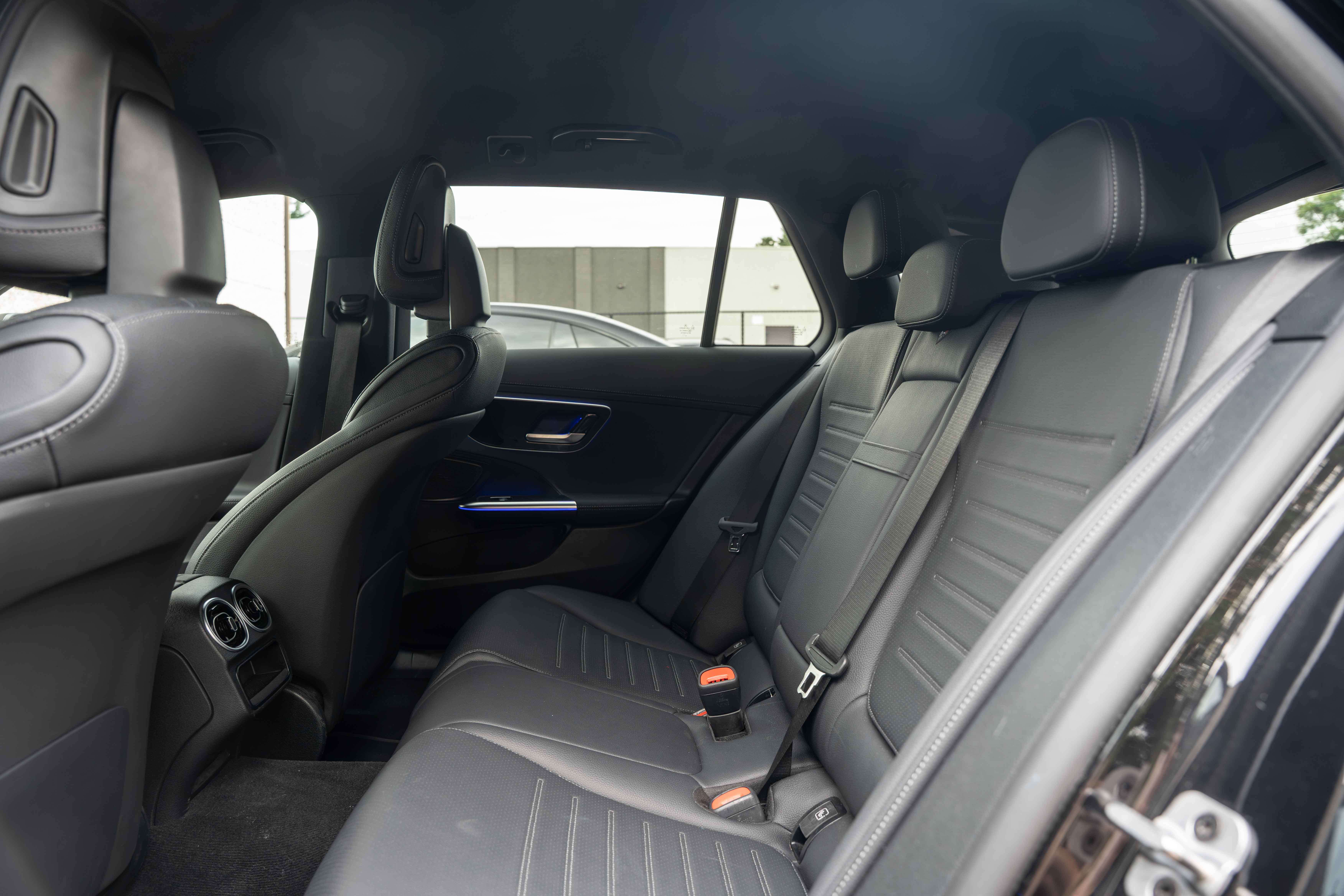 Mercedes-Benz C 300 de T 4M AMG-LINE/LED/MEMORY/AMBIENTE/CARPLAY/CAMERA