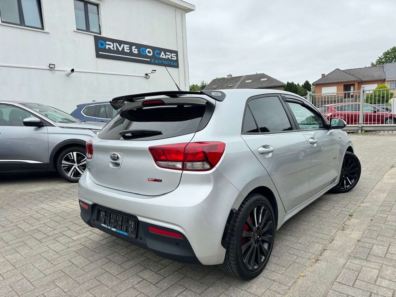 Kia Rio 1.2i Benzine - CarPlay ** 1 JAAR GARANTIE ** !!