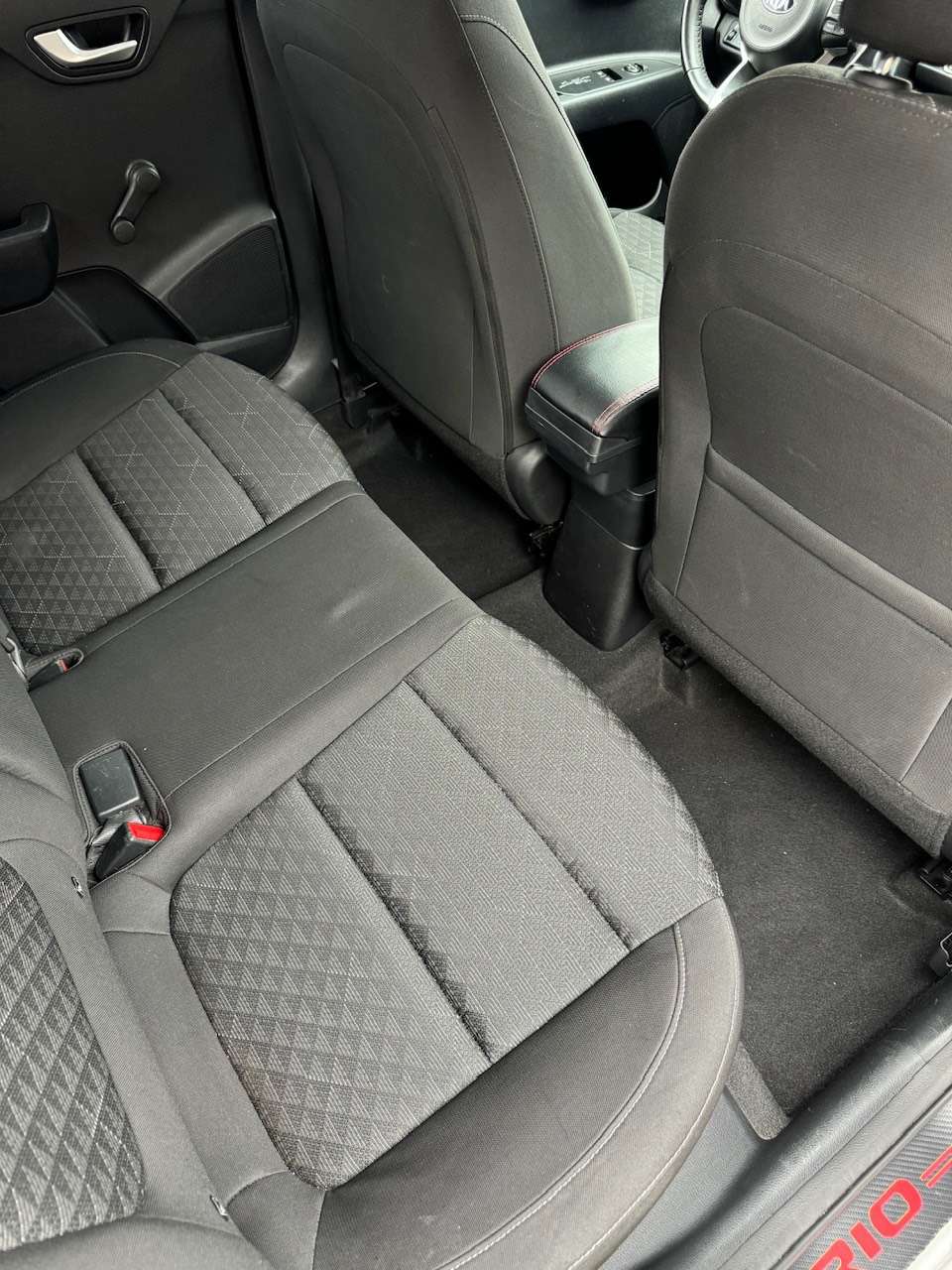 Kia Rio 1.2i Benzine - CarPlay ** 1 JAAR GARANTIE ** !!