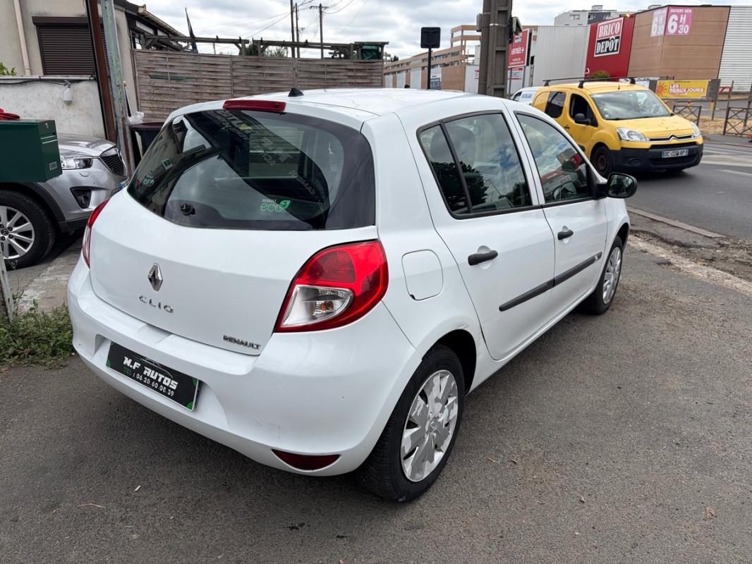 Renault Clio III 1.5L DCI 2011 75 e co2 Authentique KIT DISTRIBUTION FAITE PAYEMENT EN 3 FOIS